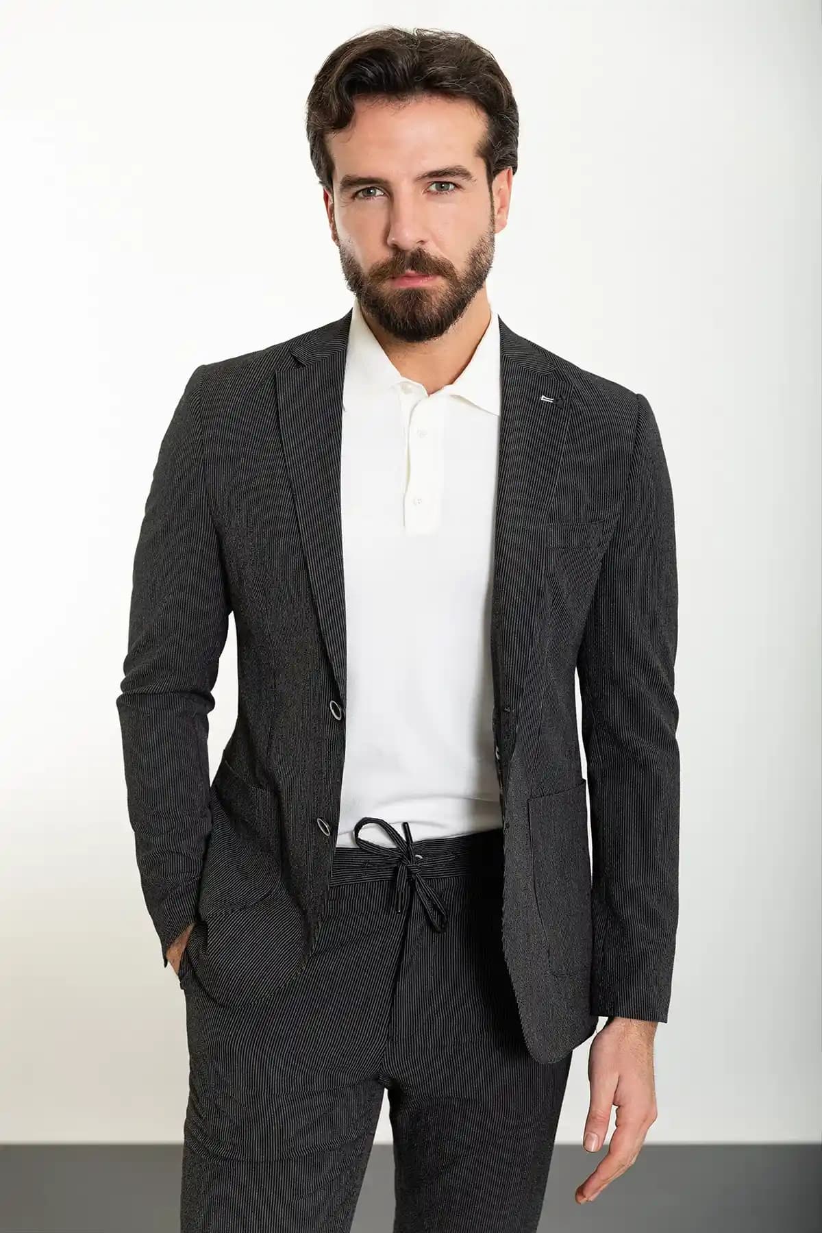 Yazlık Keten Erkek Takım Elbise: Hafif, Nefes Alan ve Şık Seçenekler