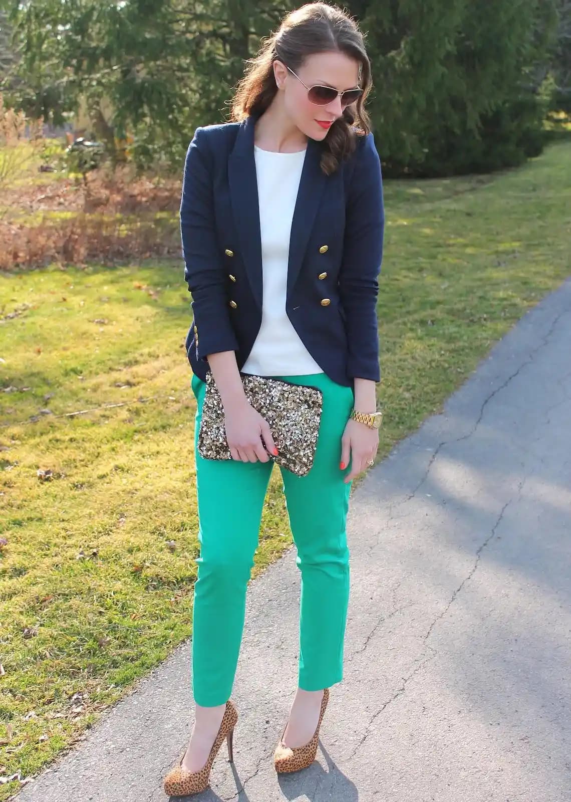 Yeşil Pantolon Kombinleri: Renk Uyumu ve Stil Ögeleri Üzerine Kısıtlı Analiz