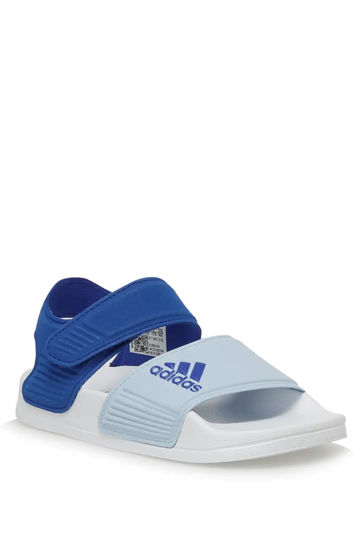 Adidas Sandaletleri ile Yaz Aylarında Şıklık ve Konforu Yakalayın