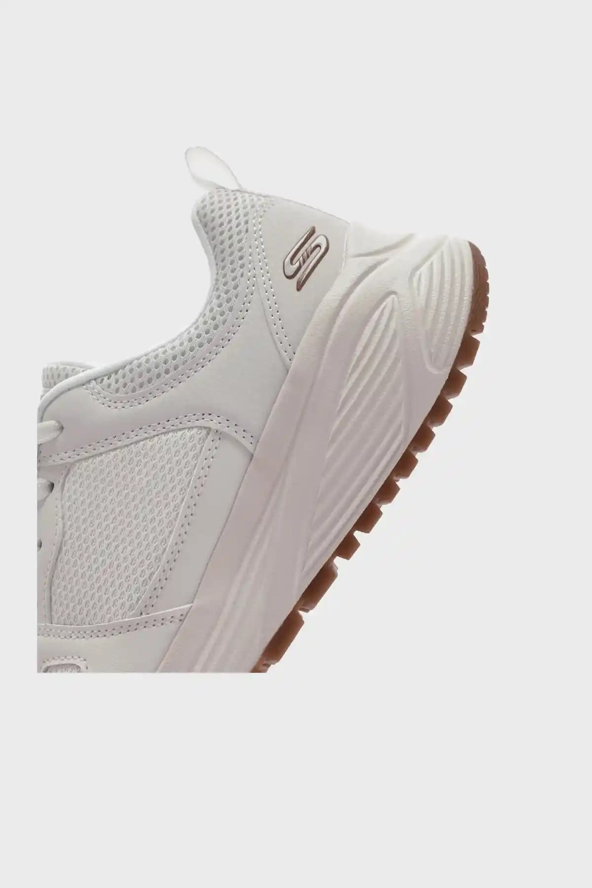 Beyaz Skechers Bayan Ayakkabıları: Şıklık ve Konforu Bir Arada Sunan Modeller