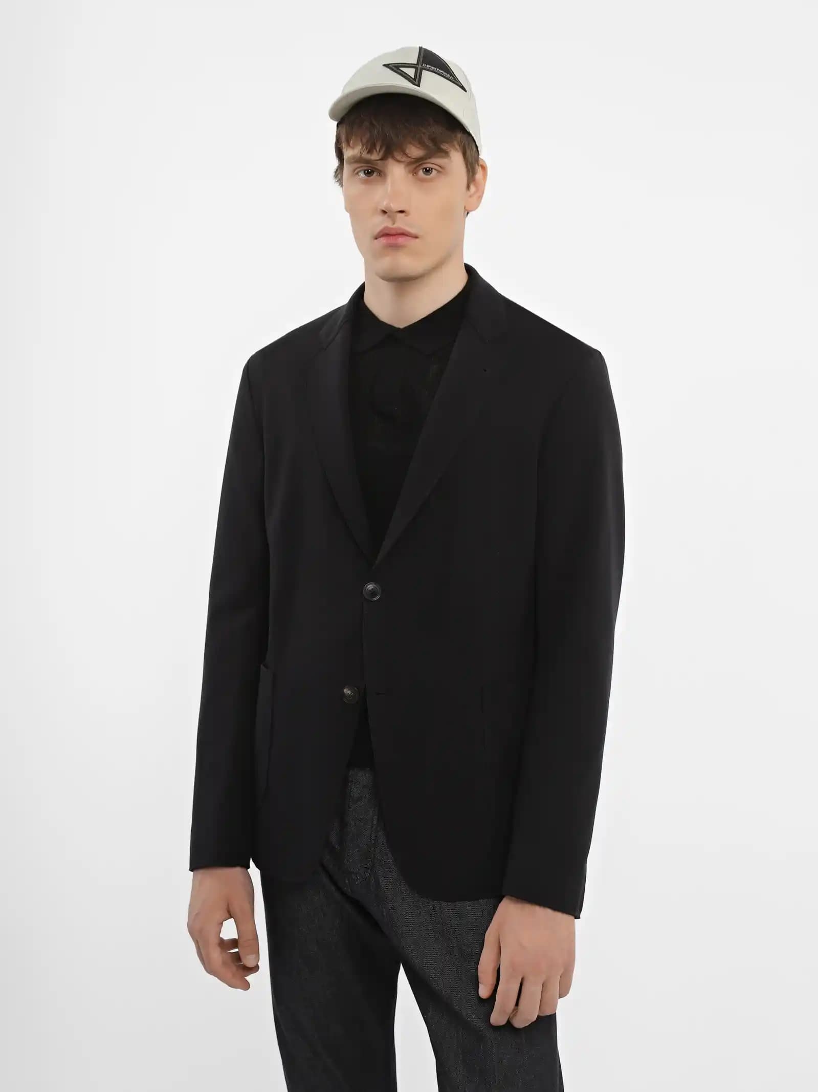 Blazer Modelleri ve Stil İpuçlarıyla Her Ortamda Şıklık Yaratın