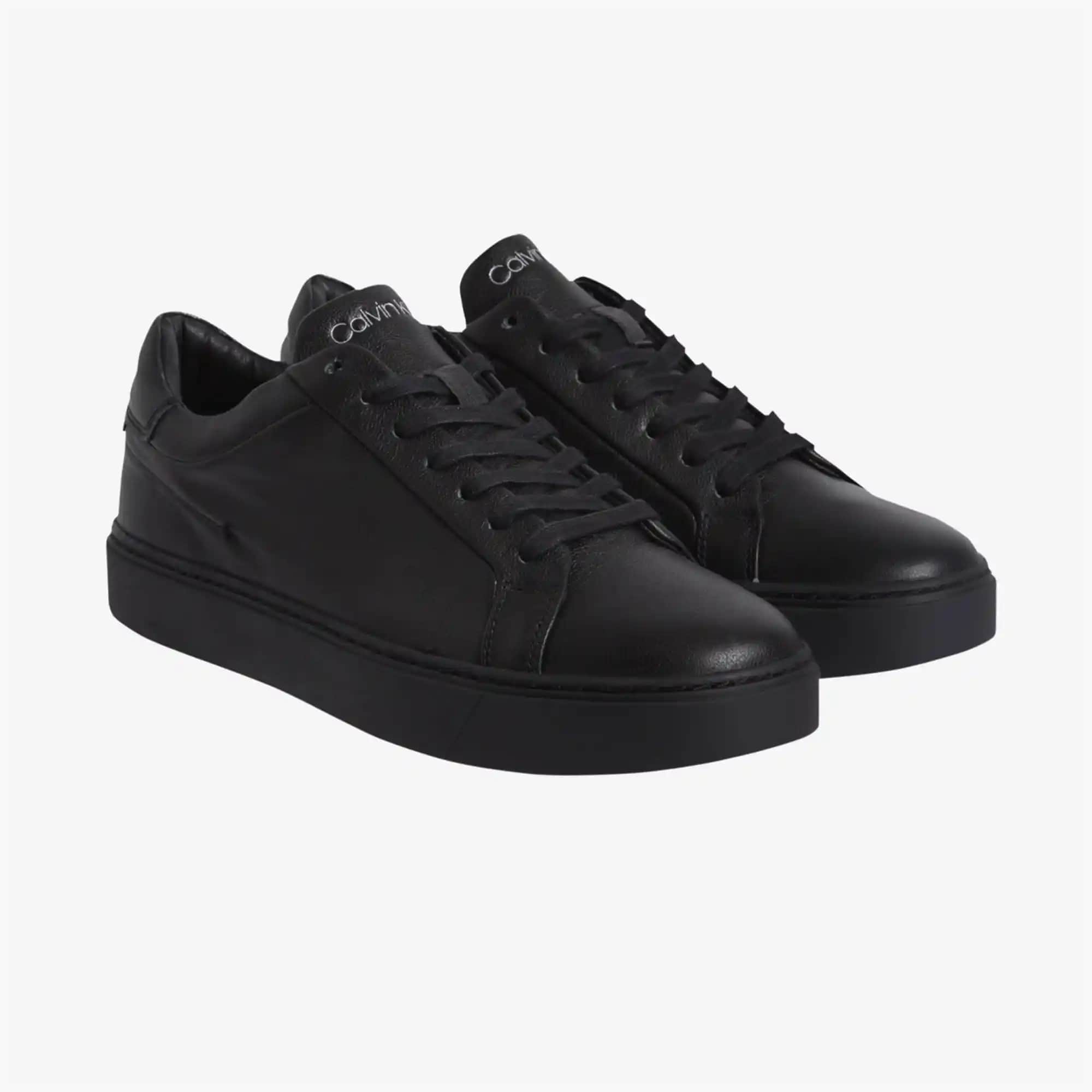 Erkekler İçin Spor Ayakkabı ve Sneakers Seçimi, Trendler ve Kombinasyon İpuçları