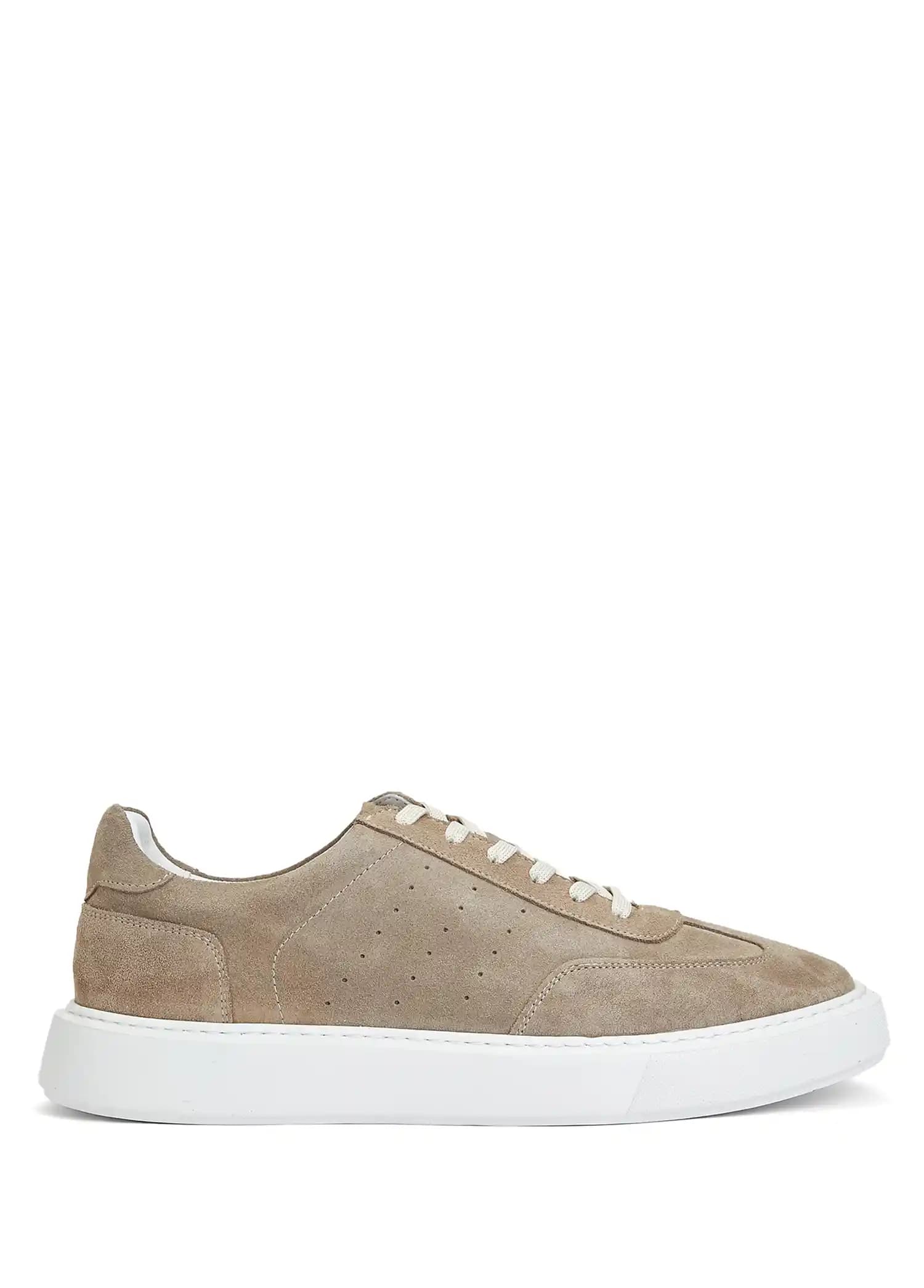 Erkekler İçin Süet Sneaker Trendleri, Bakım İpuçları ve Stil Önerileri