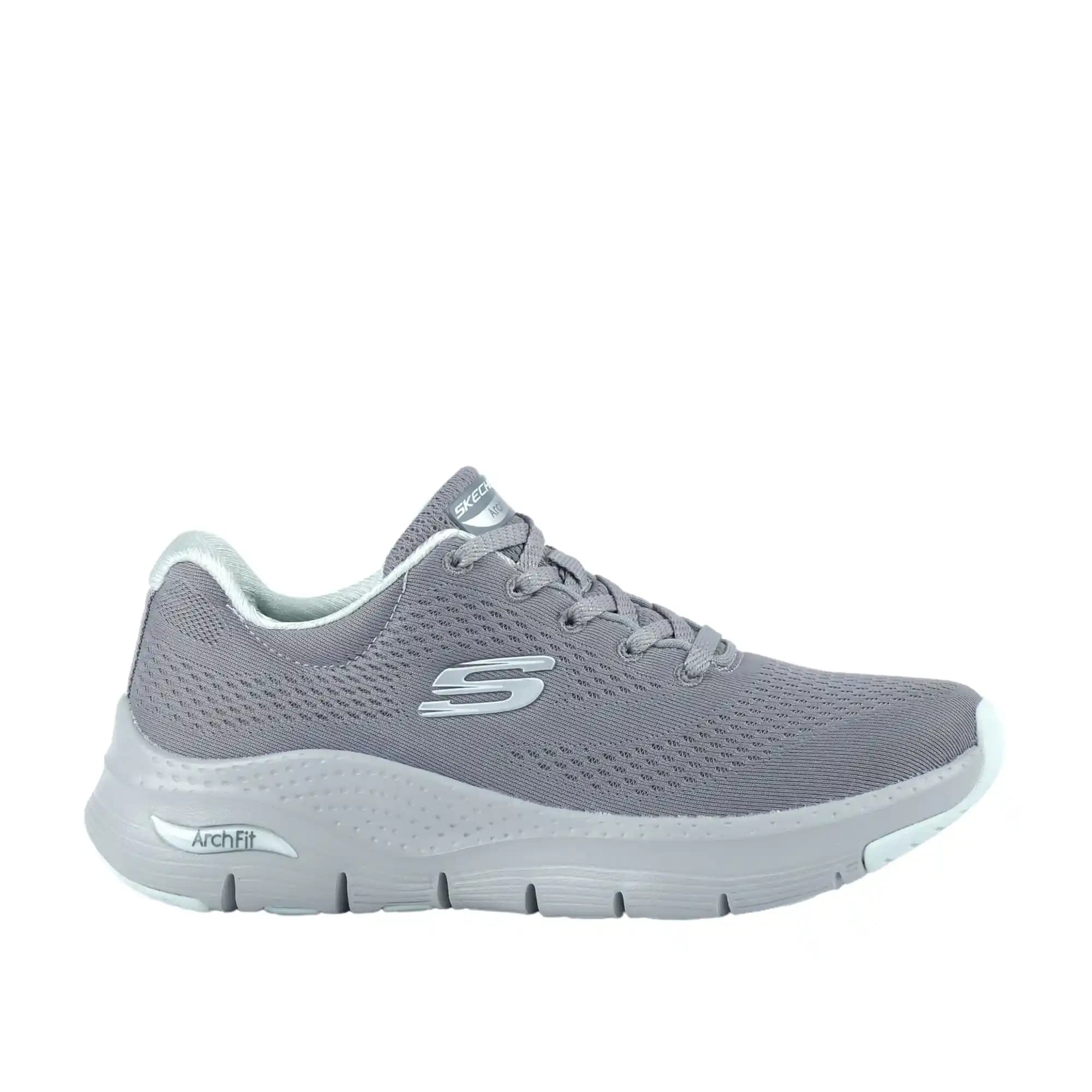 Gri Kadın Ayakkabılarında Şıklık ve Konforun Buluşması Skechers Modelleri ve Stil Önerileri
