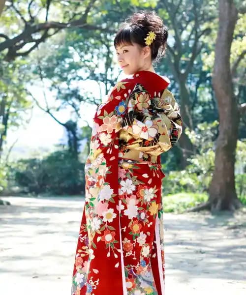 Kadın Kimono Modelleri ve Güncel Trendler: Şıklık ve Rahatlığın Buluşması