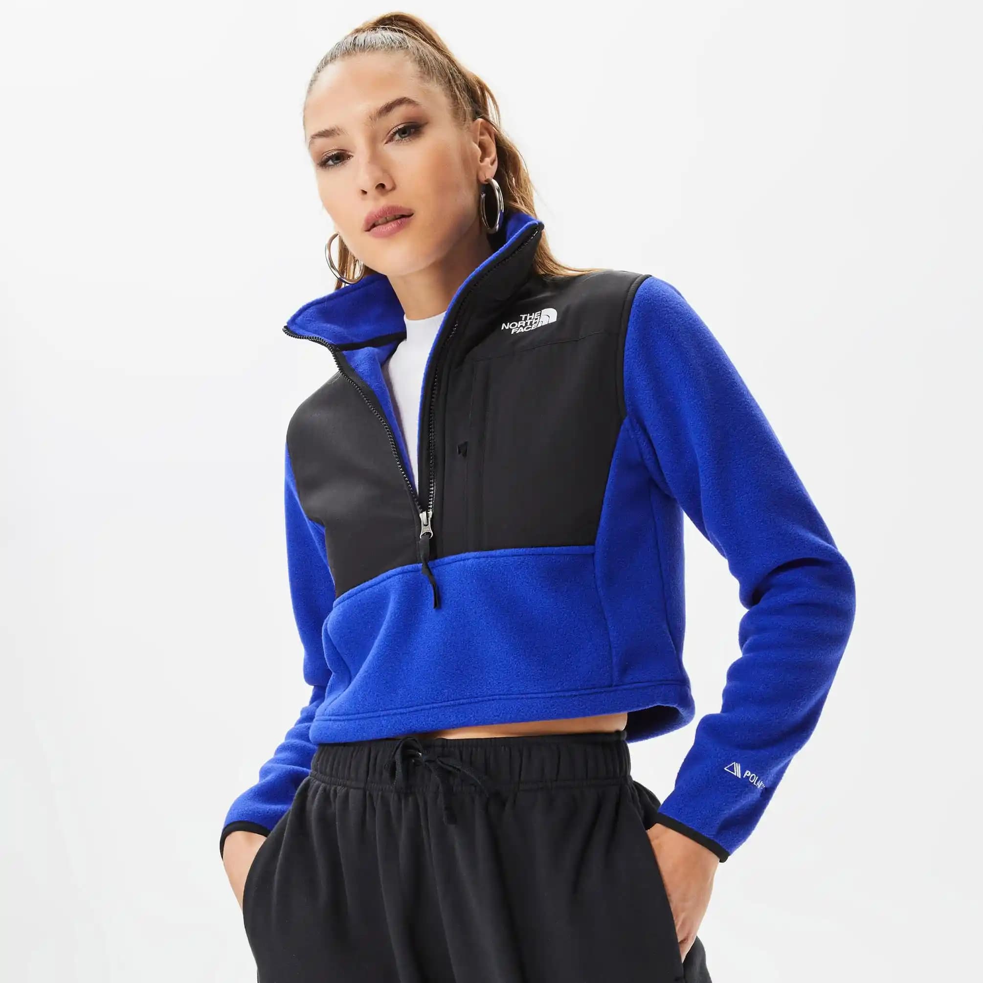 Kadınlar İçin Polar Seçenekleri: Şıklık ve Konforun Buluştuğu Kış Giyim Parçası