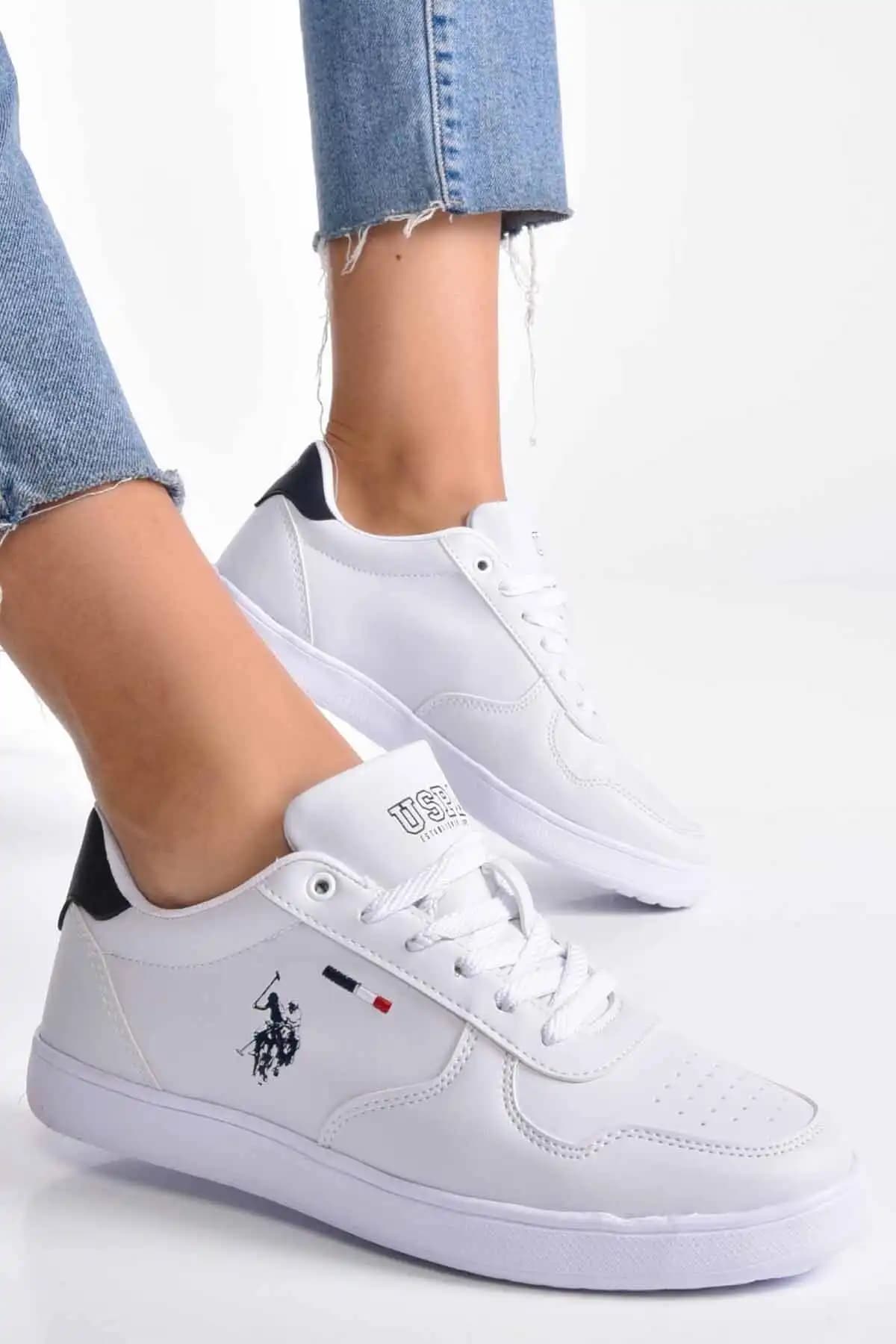 Kadınlar İçin Polo Sneakerlar: Şıklık ve Konforu Bir Arada Sunan Modern Ayakkabı Seçenekleri