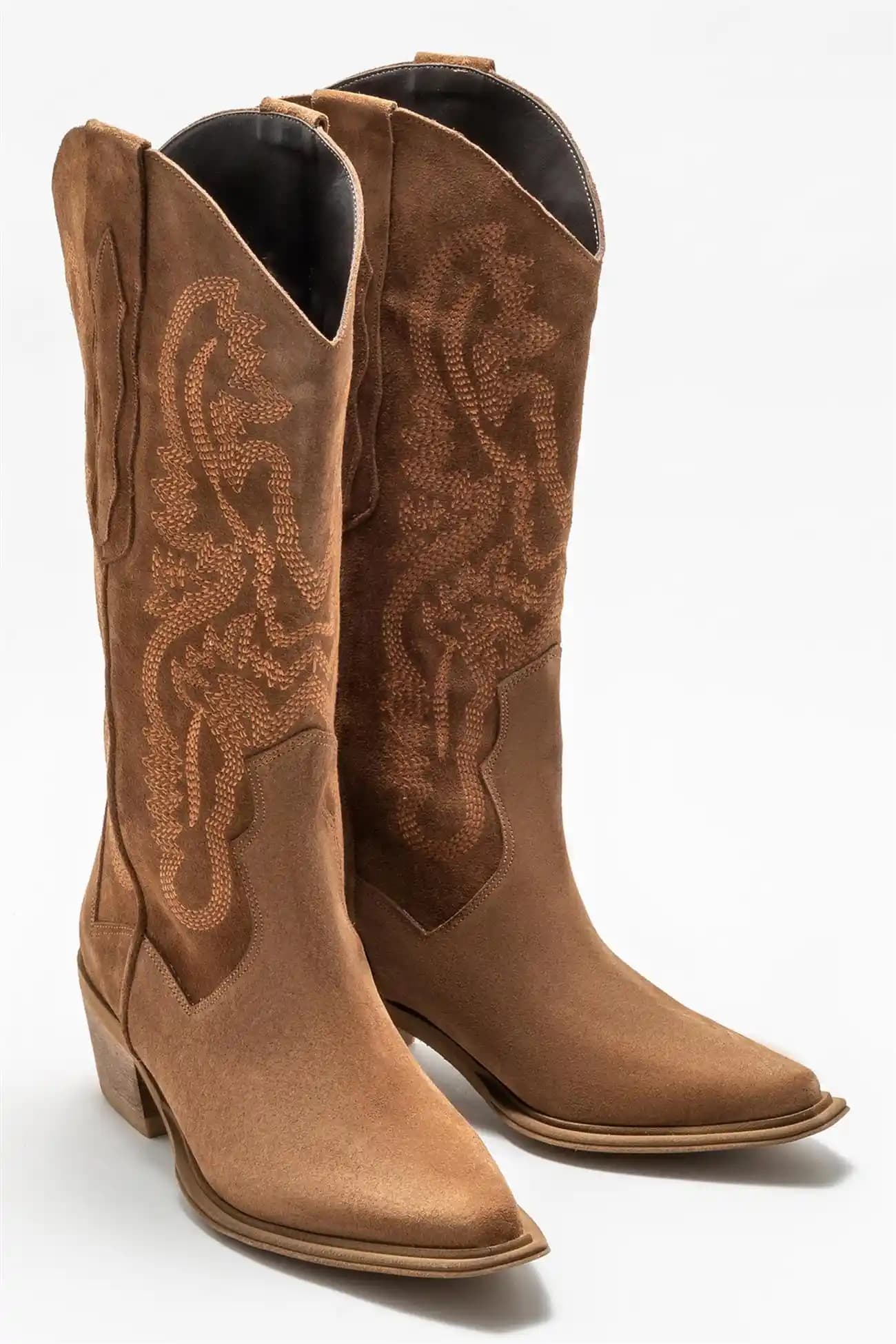 Kadınlar İçin Western Çizme Modası ve Stil İpuçları 2023