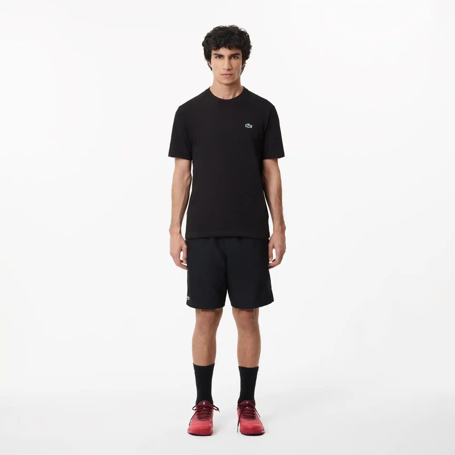 Lacoste Giyim ve Aksesuar Koleksiyonlarıyla Şıklık ve Konforun Buluşması