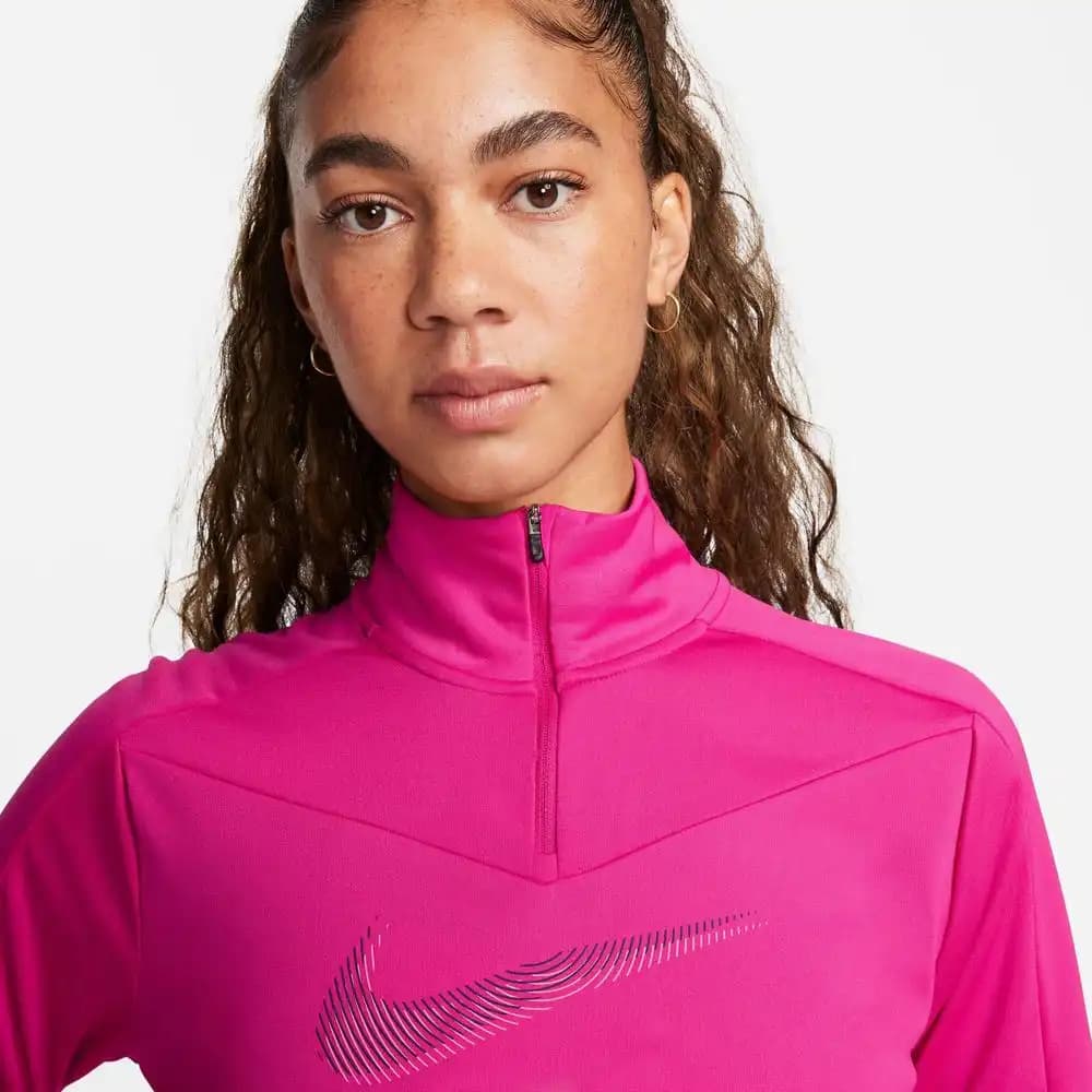 Nike Pembe Sweatlerle Şıklık ve Konforu Bir Arada Yakalayın