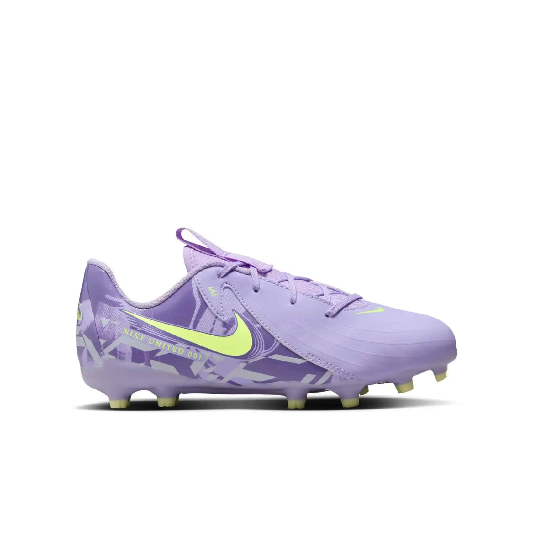 Nike Phantom Mor: Performans ve Şıklığı Bir Arada Sunan Futbol Ayakkabısı