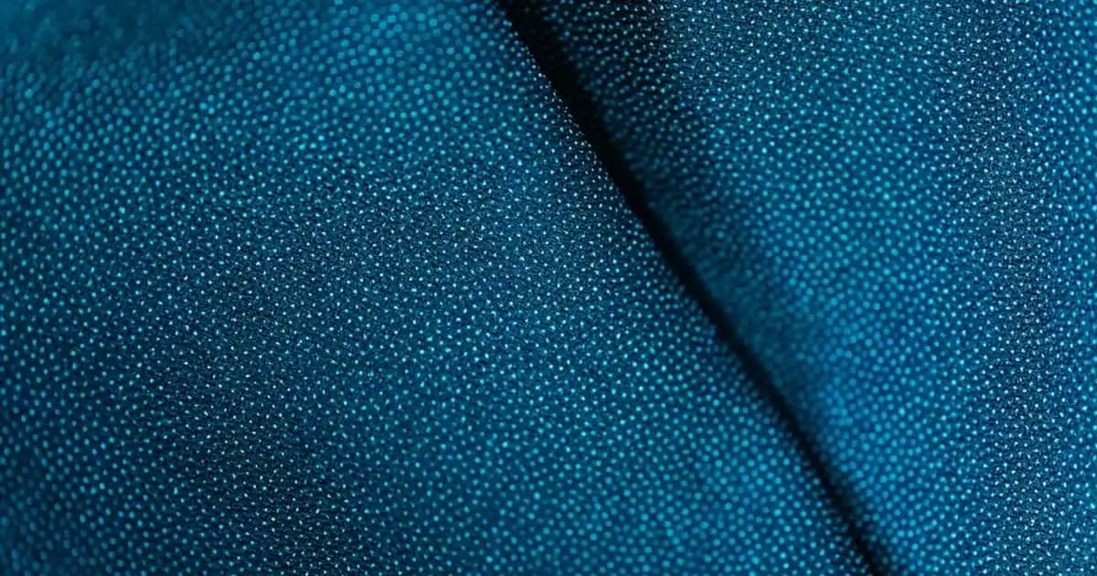 Nike Phoenix Fleece: Modern Tasarım ve Konfor Sunan Çok Yönlü Spor Giyim Seçeneği