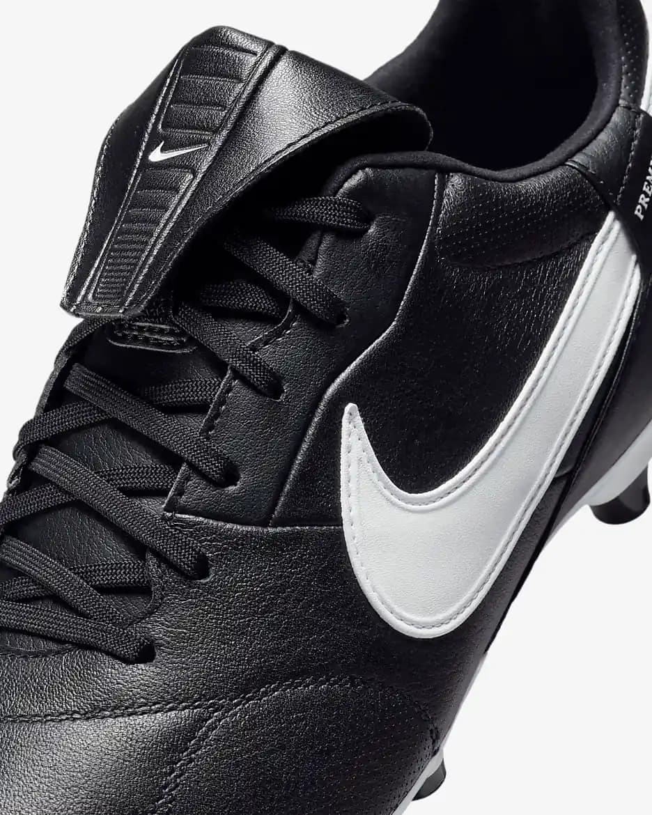 Nike Premier Giyim ve Aksesuar Serisi: Modern Tasarım ve Yüksek Performansın Buluşması