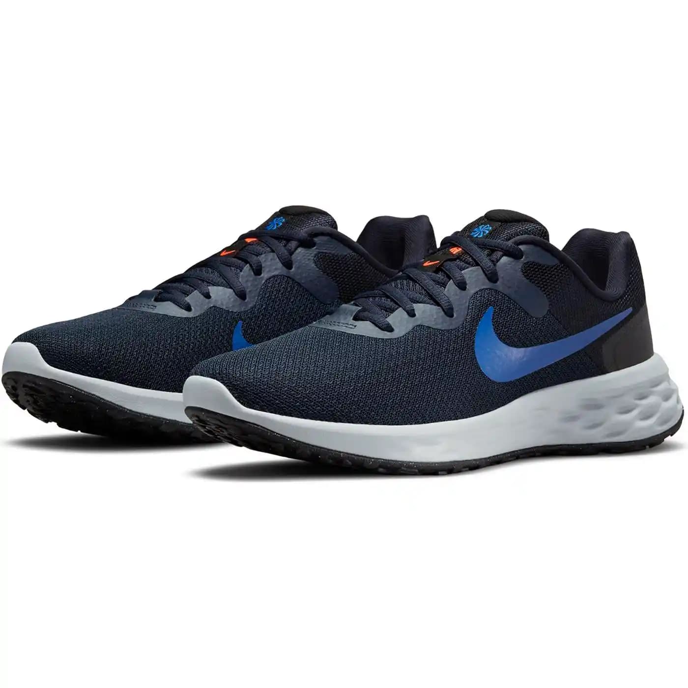 Nike Revolution 6 NN Erkek Spor Ayakkabısı: Konfor ve Şıklığın Modern Buluşması