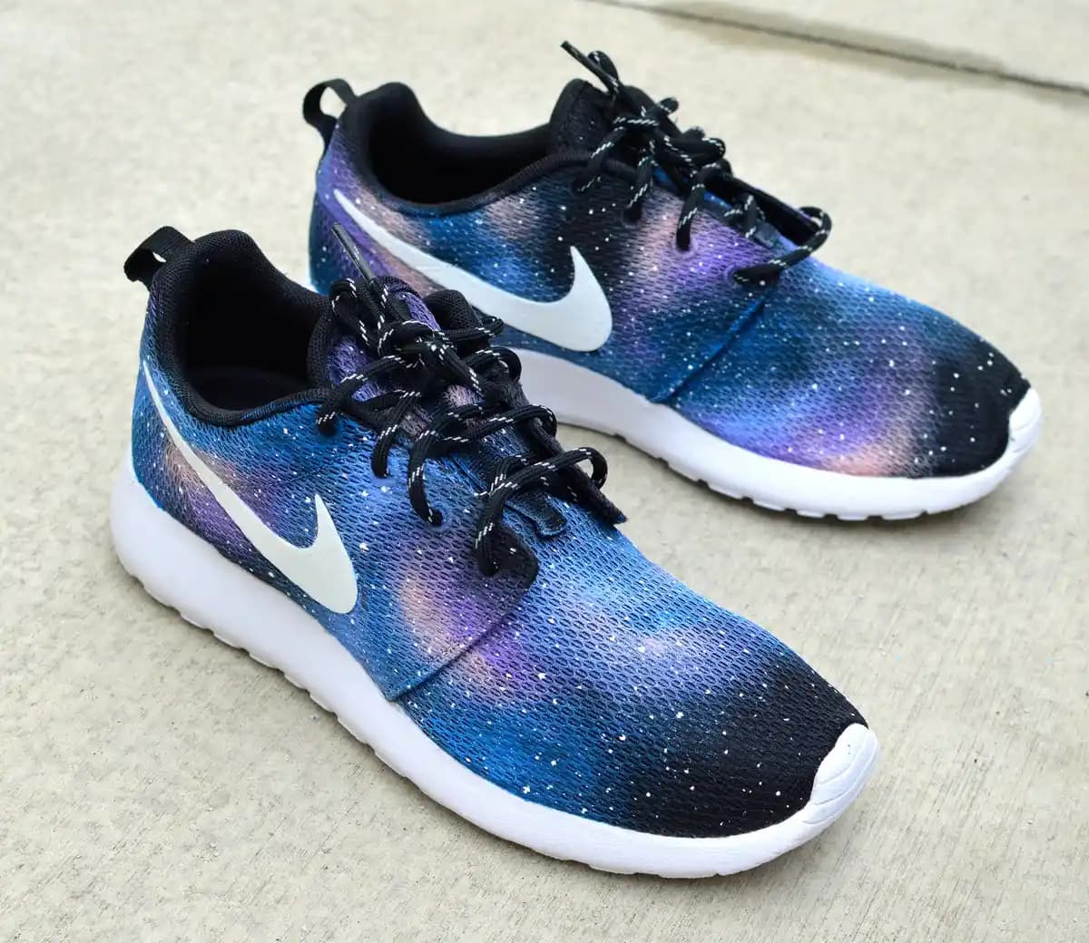 Nike Sneakerlar: Günümüz Modasında Spor ve Günlük Stil İçin Vazgeçilmez Tercih