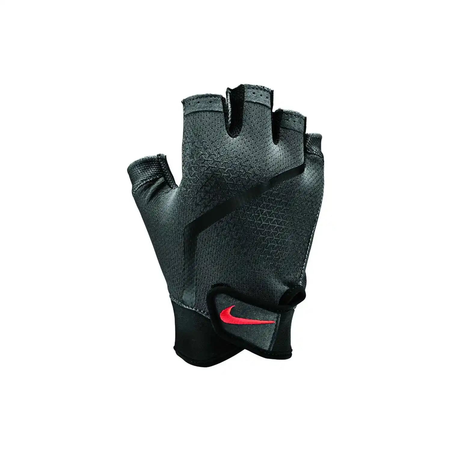 Nike Spor Eldivenleri: Performansı Artıran Dayanıklı ve Şık Spor Aksesuarları