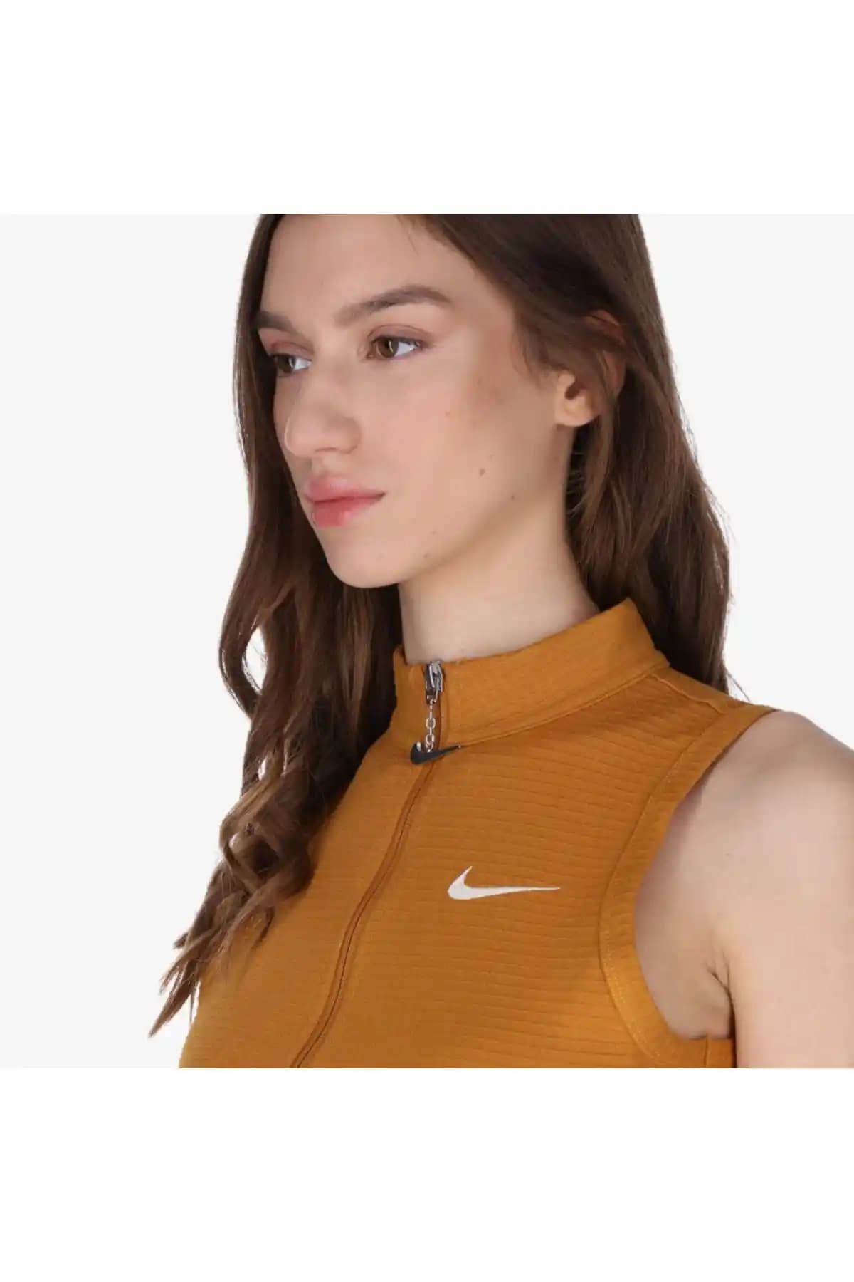 Nike Spor Üstleri: Konfor ve Şıklığı Bir Arada Sunan Modern Spor Giyim Seçenekleri