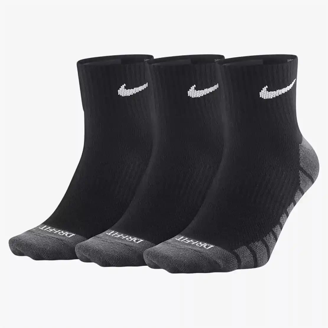 Nike Sporcu Çorabı: Performansı Artıran ve Konfor Sağlayan Modern Spor Çorapları