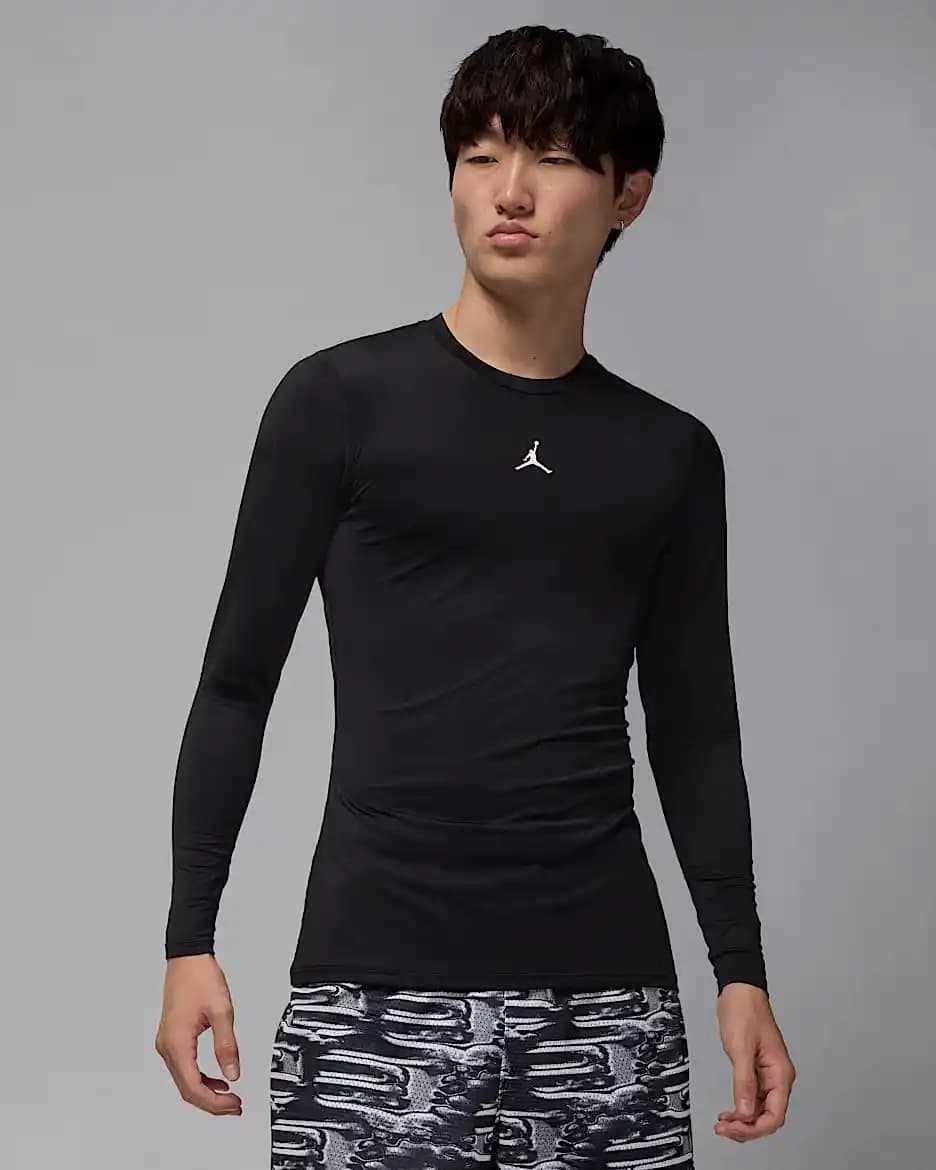 Nike Sporcu İçlikleri: Performansı Artıran Teknoloji ve Konforun Birlikteliği