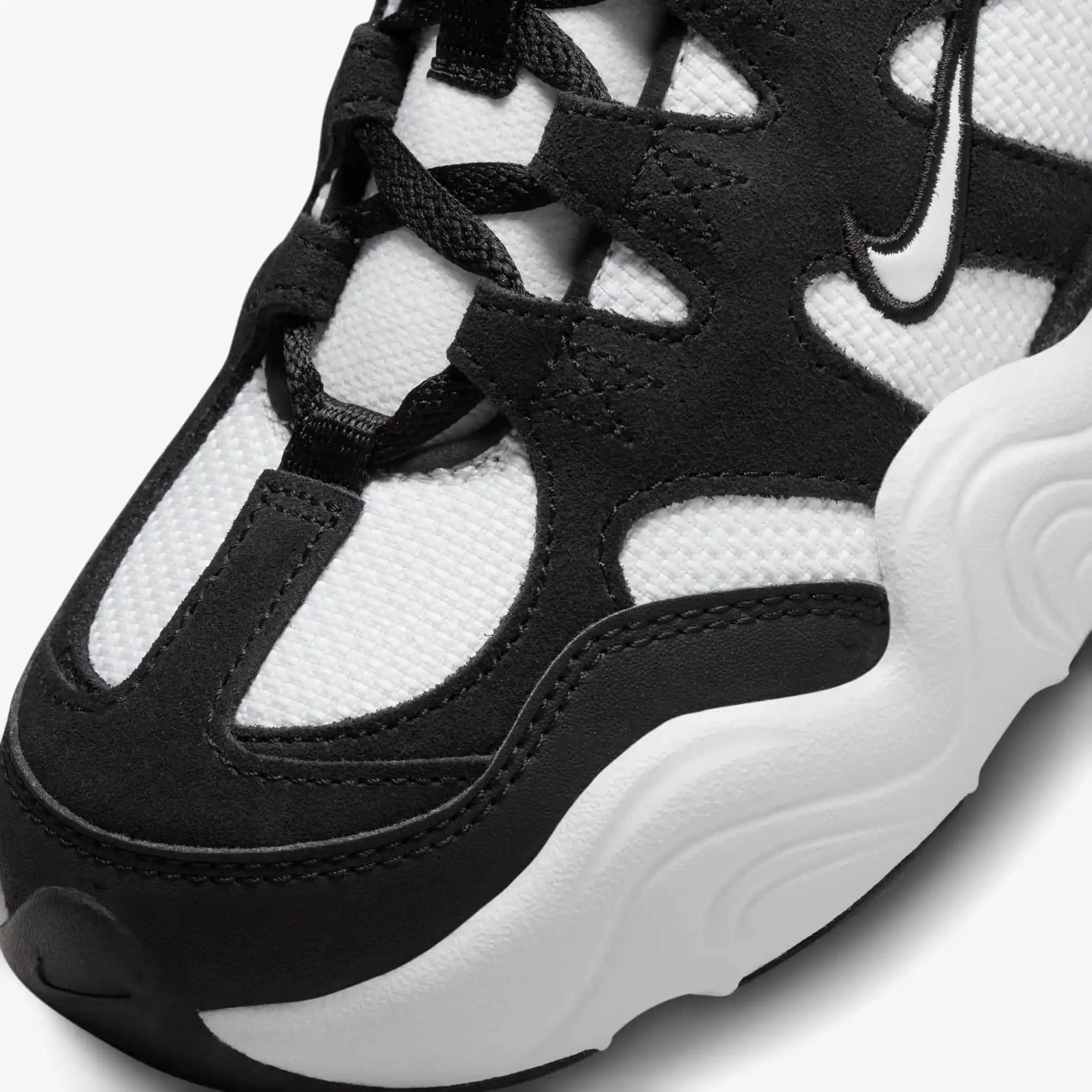 Nike Tech Siyah Beyaz Kombinasyonu ile Modern ve Şık Spor Giyim Trendleri