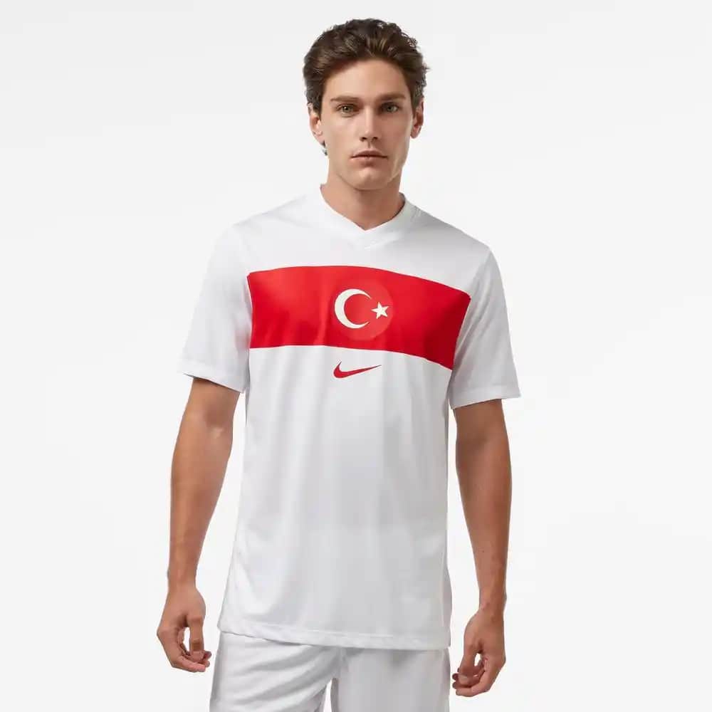 Nike Türkiye Forması: Spor ve Moda İçin Yenilikçi Tasarımlar ve Fonksiyonellik