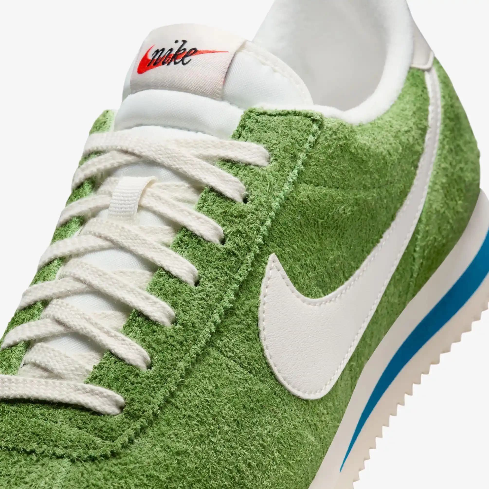 Nike Vintage Ayakkabılar: Zamansız Şıklık ve Konfor Sunan Retro Tasarımlar