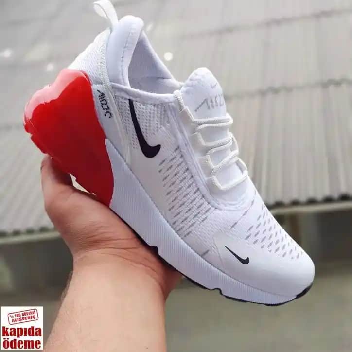 Nike Yeni Sezon Spor Ayakkabıları: Performans ve Şıklığın Modern Buluşması