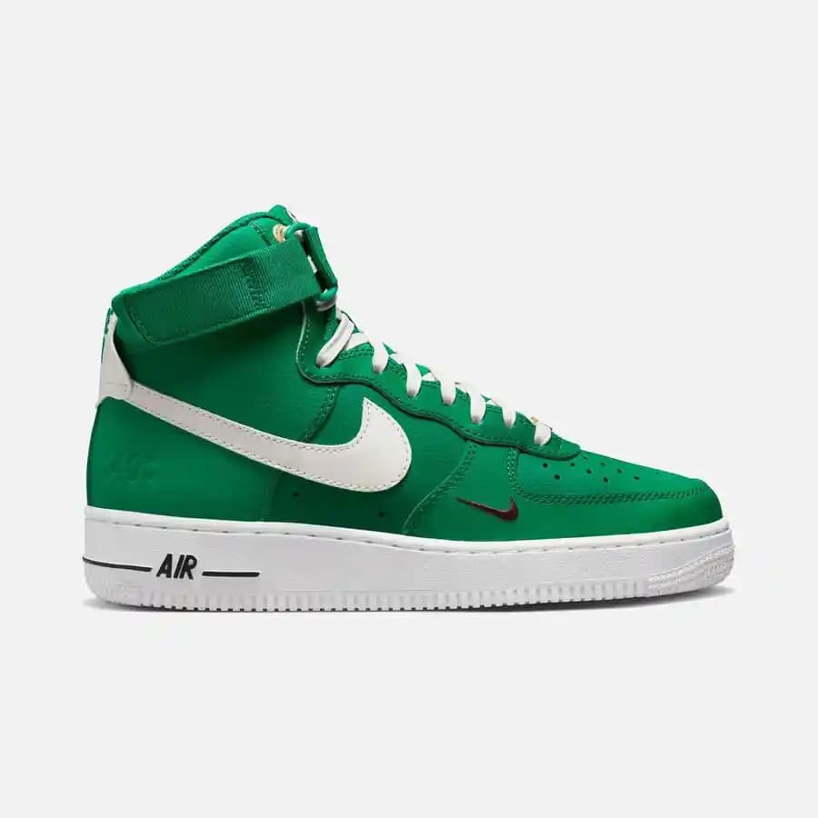Nike Yüksek Bilek Ayakkabıları Modada Şıklık ve Fonksiyonelliğin Buluşması