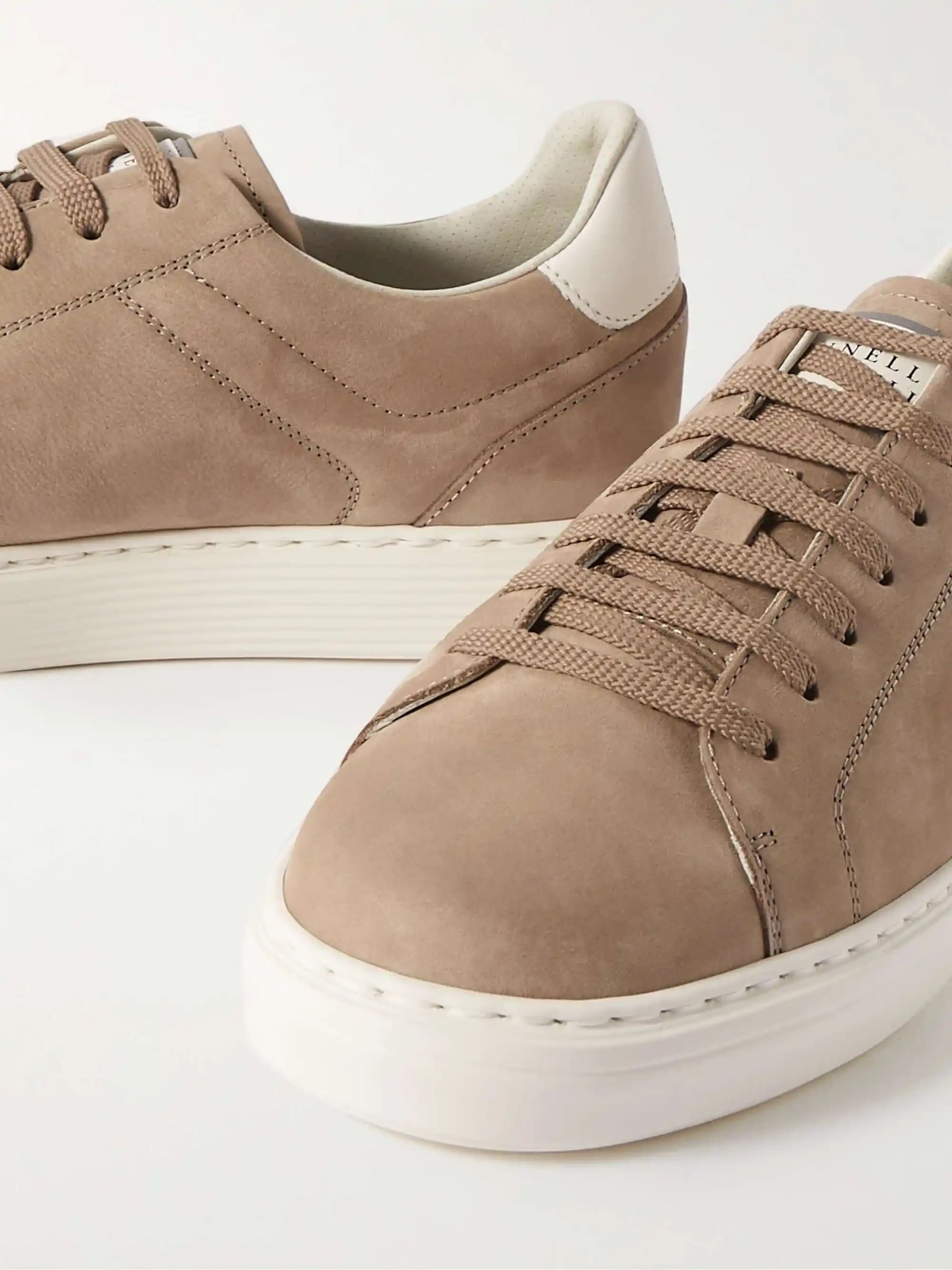 Nubuk Sneakers Modası ve Bakım İpuçlarıyla Stilinizde Fark Yaratın