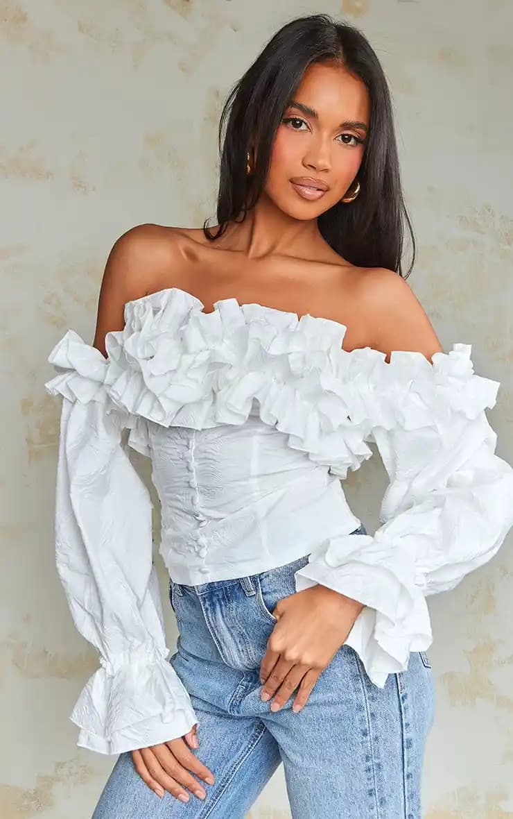Off Shoulder Modası: Şıklık ve Konforun Buluştuğu Güncel Trendler ve Kombinasyon İpuçları