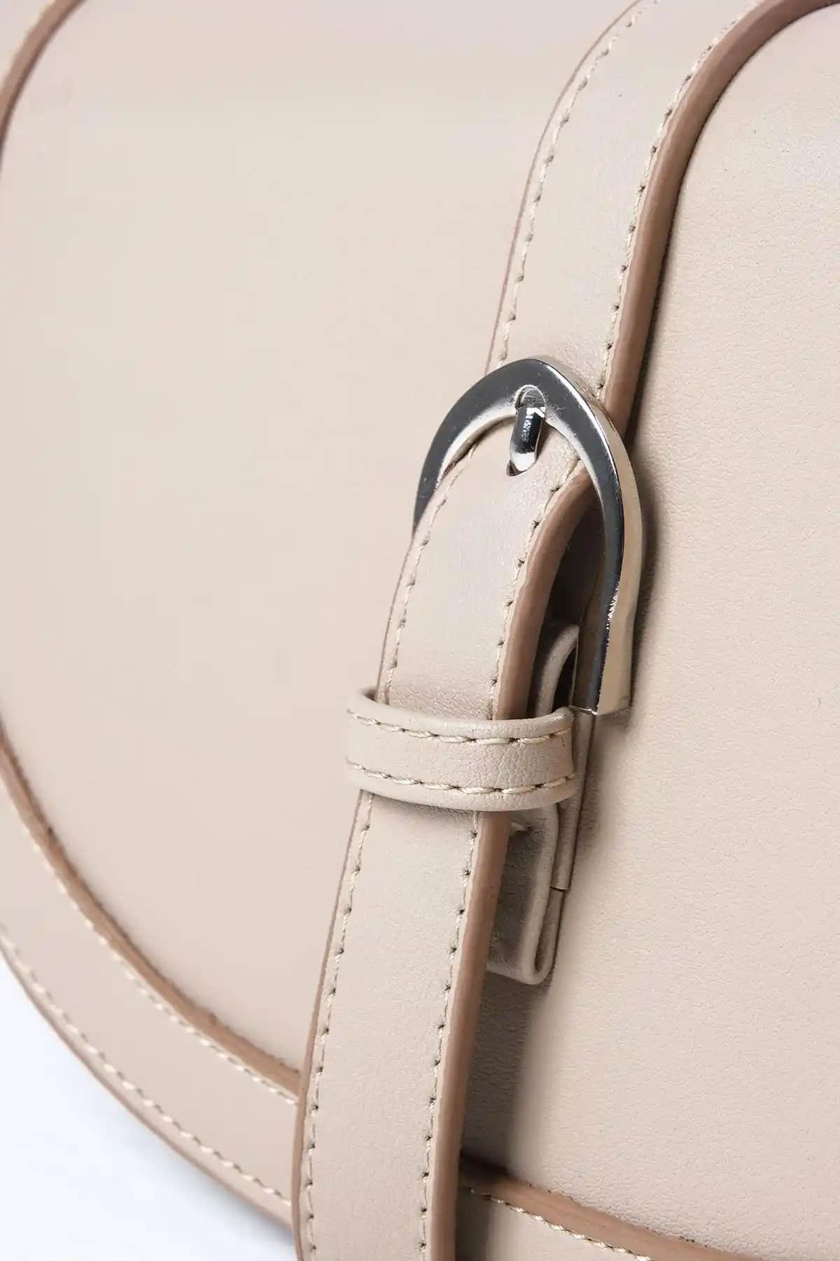 On Renkli Çantalarla Stilinizi Yükseltin: Moda Trendleri ve Kombinasyon İpuçları