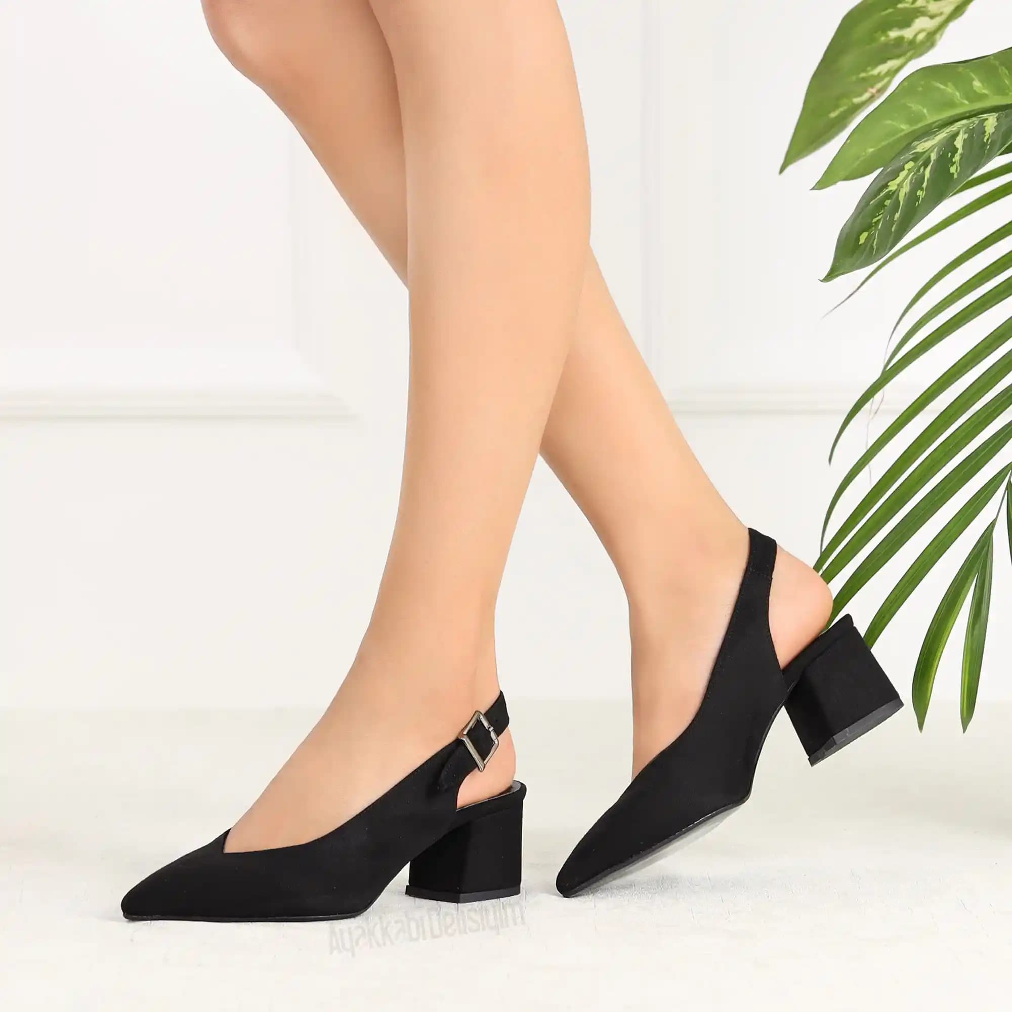 Öne Kapalı, Arkası Açık Ayakkabılar Moda Trendleri ve Kombinasyon Tavsiyeleri