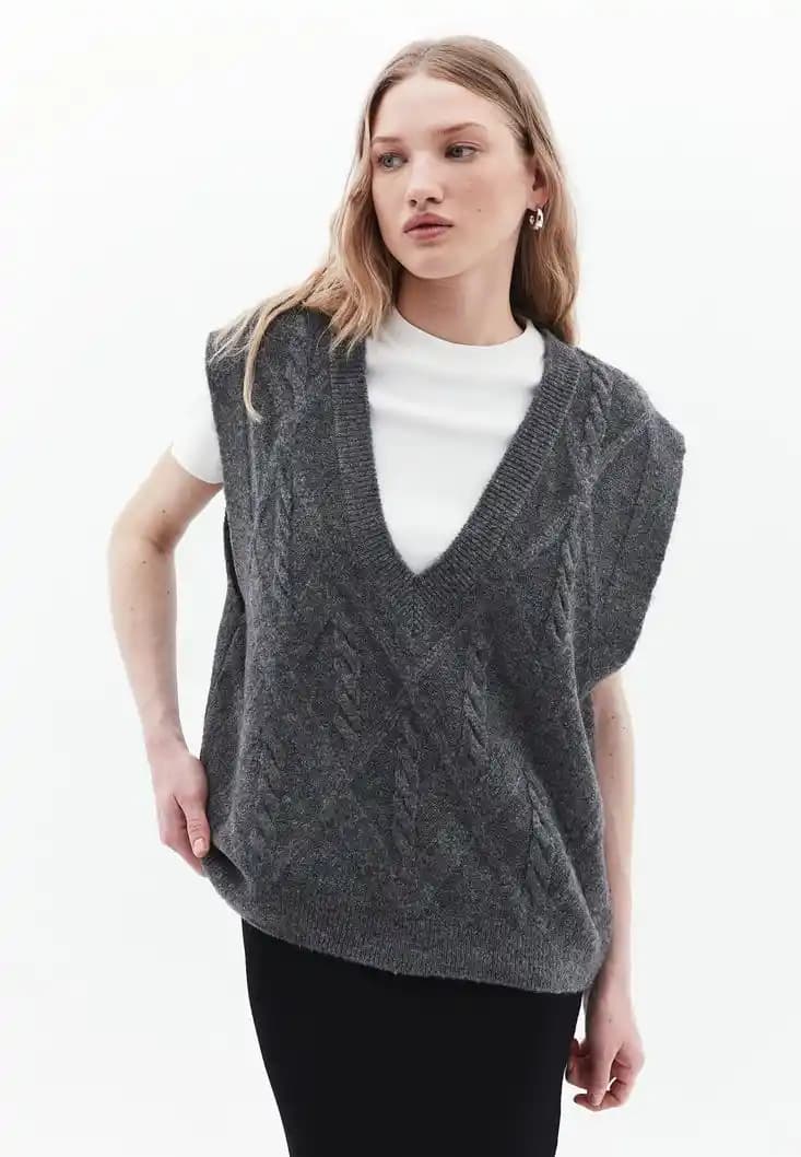 Örgü Süveterler Moda Dünyasında Şıklık ve Rahatlığın Simgesi Oluyor