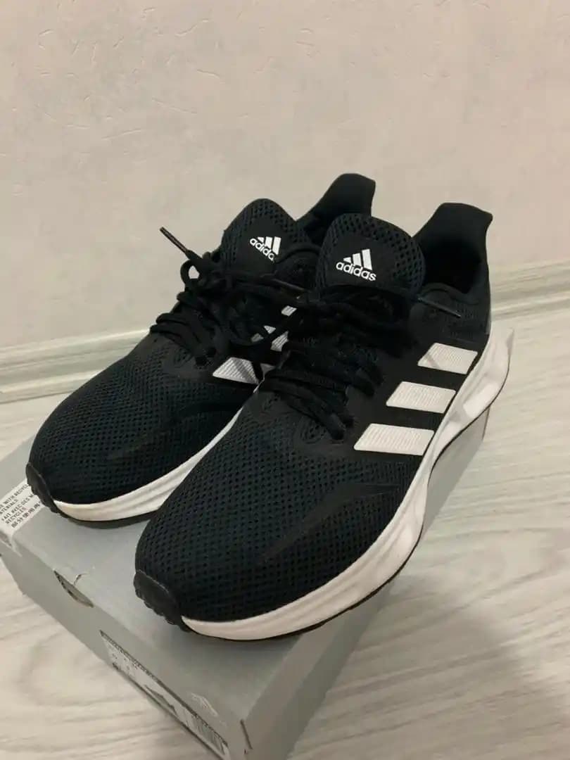 Orijinal Adidas Ayakkabıları ve Giyim Aksesuarlarındaki Yeri ve Özellikleri