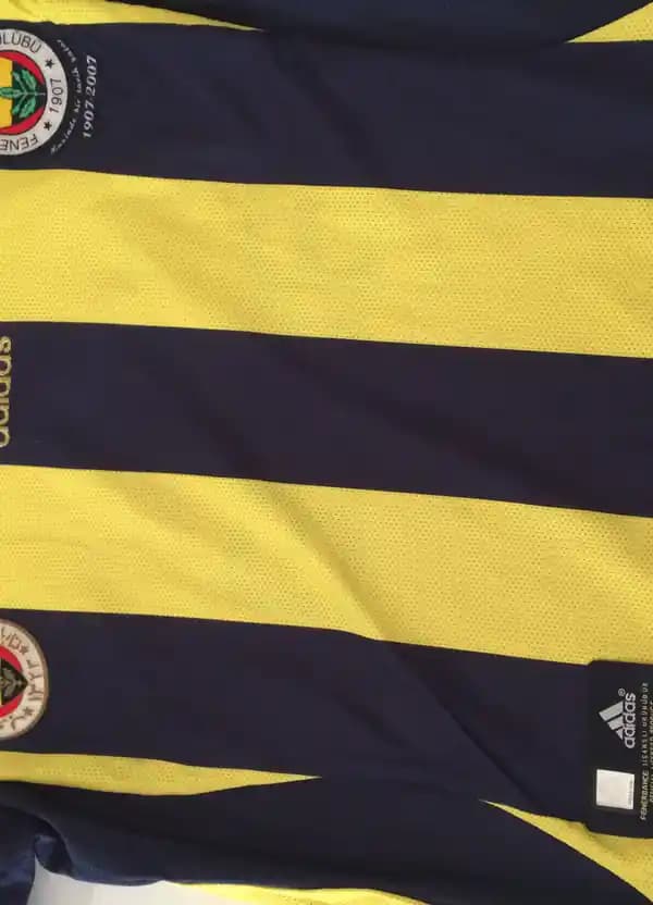 Orijinal Fenerbahçe Adidas Forması: Kalite, Şıklık ve Taraftar Kimliği İçin En İyi Seçenek