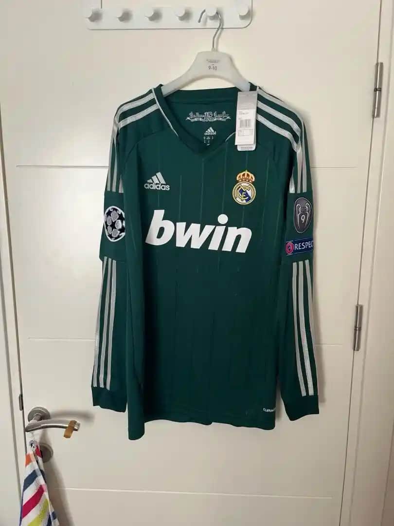 Orijinal Real Madrid Forması: Kalite, Tasarım ve Koleksiyon Değeriyle Şıklığın Sembolü