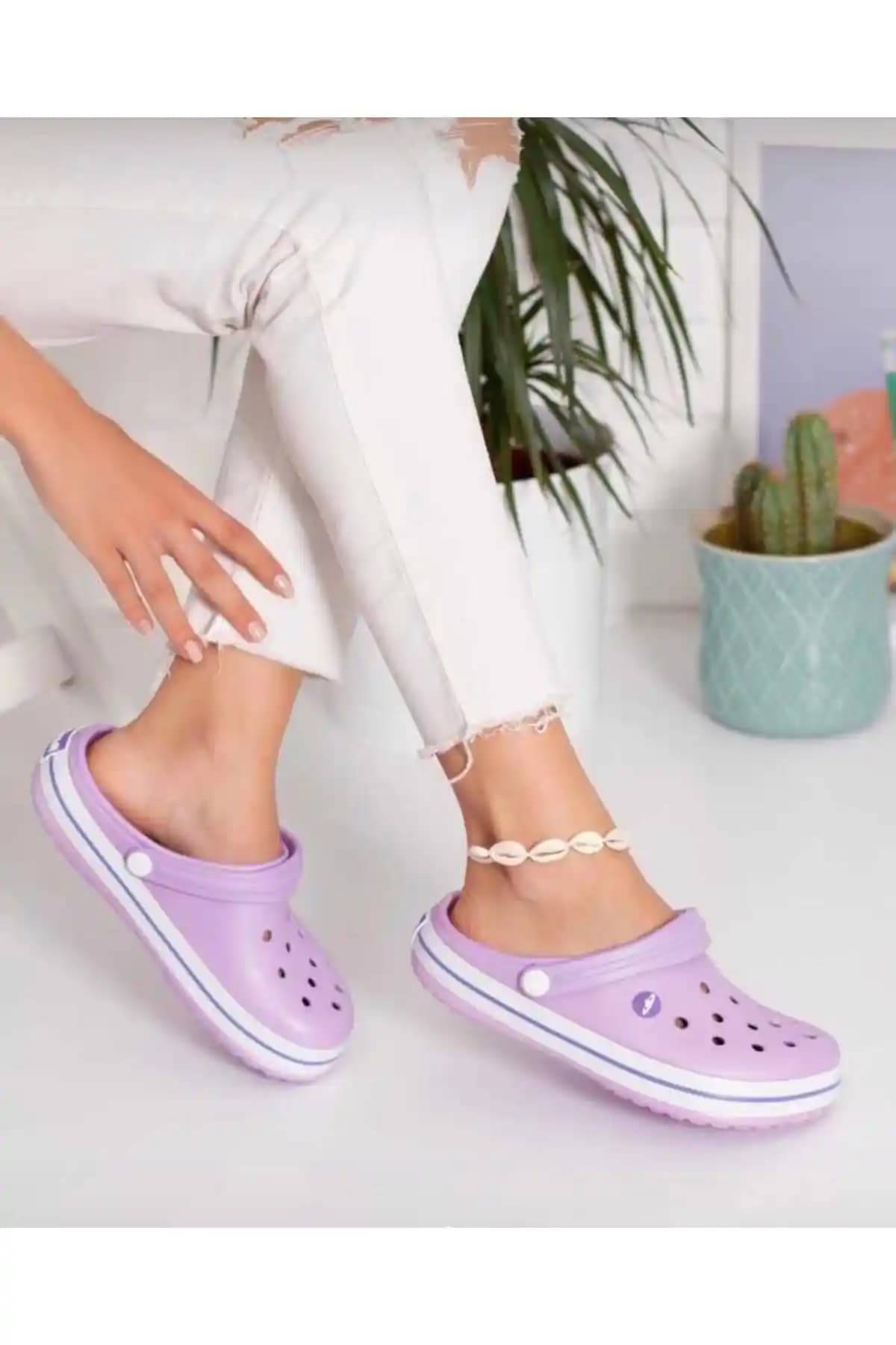 Ortopedik Crocs Terlikler: Ayak Sağlığını Koruyan Konforlu ve Dayanıklı Seçenekler