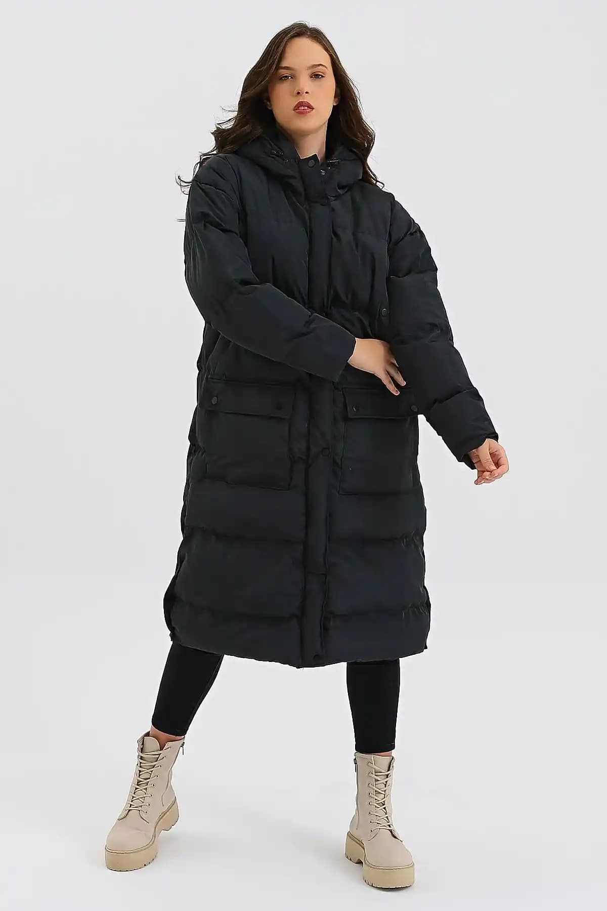 Oversize Kadın Kombinleri: Konfor ve Şıklığın Modern Moda Trendleri