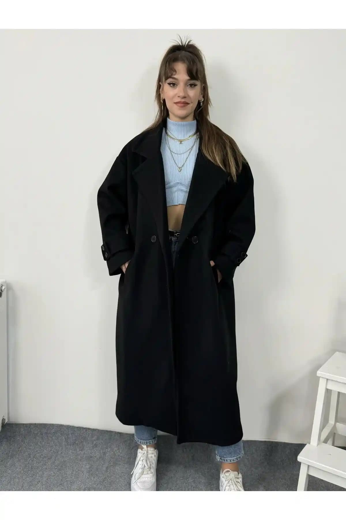 Oversize Uzun Kabanlar: Moda ve Konforun Buluştuğu Modern Kış Giyim Parçaları