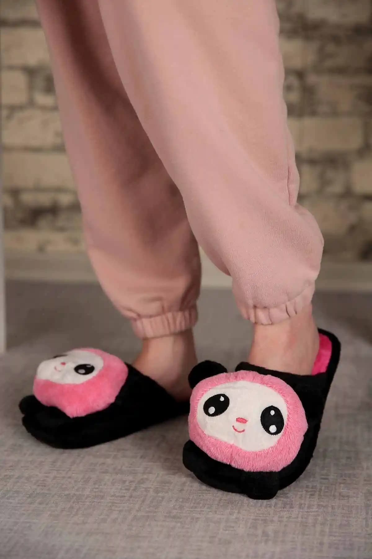 Pandalı Terlik Modası ve Konforu: Güncel Trendler ve Seçim İpuçları