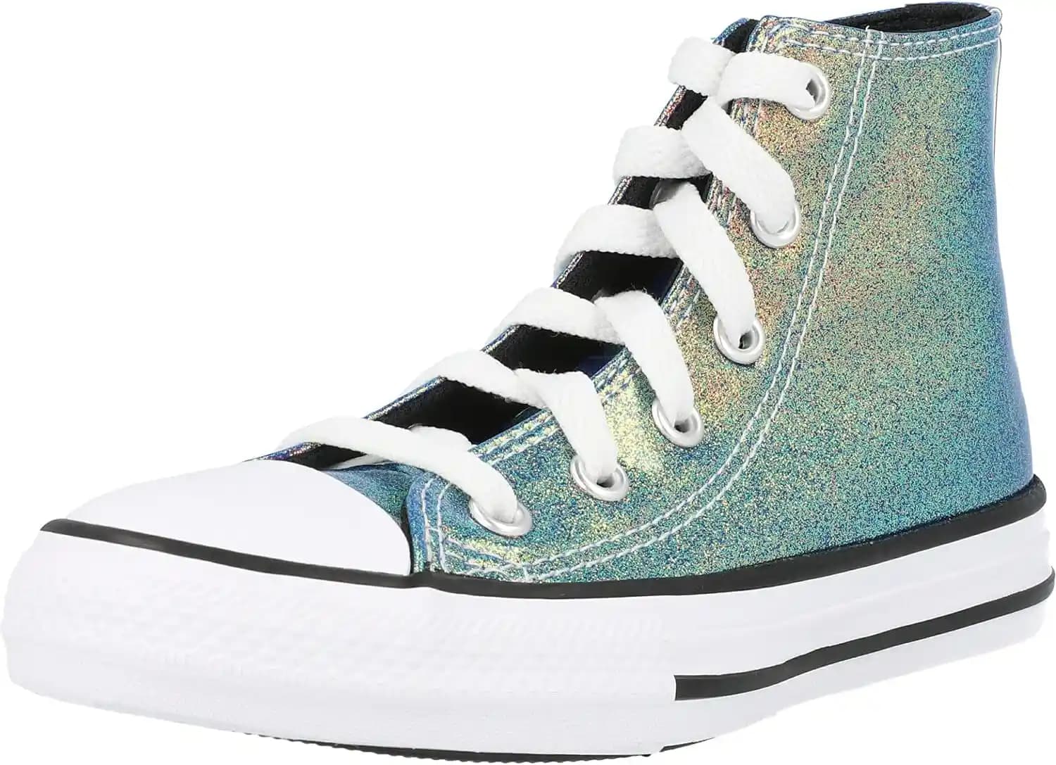 Parlak Converse Ayakkabılarla Stilinizde Modern ve Enerjik Bir Dokunuş
