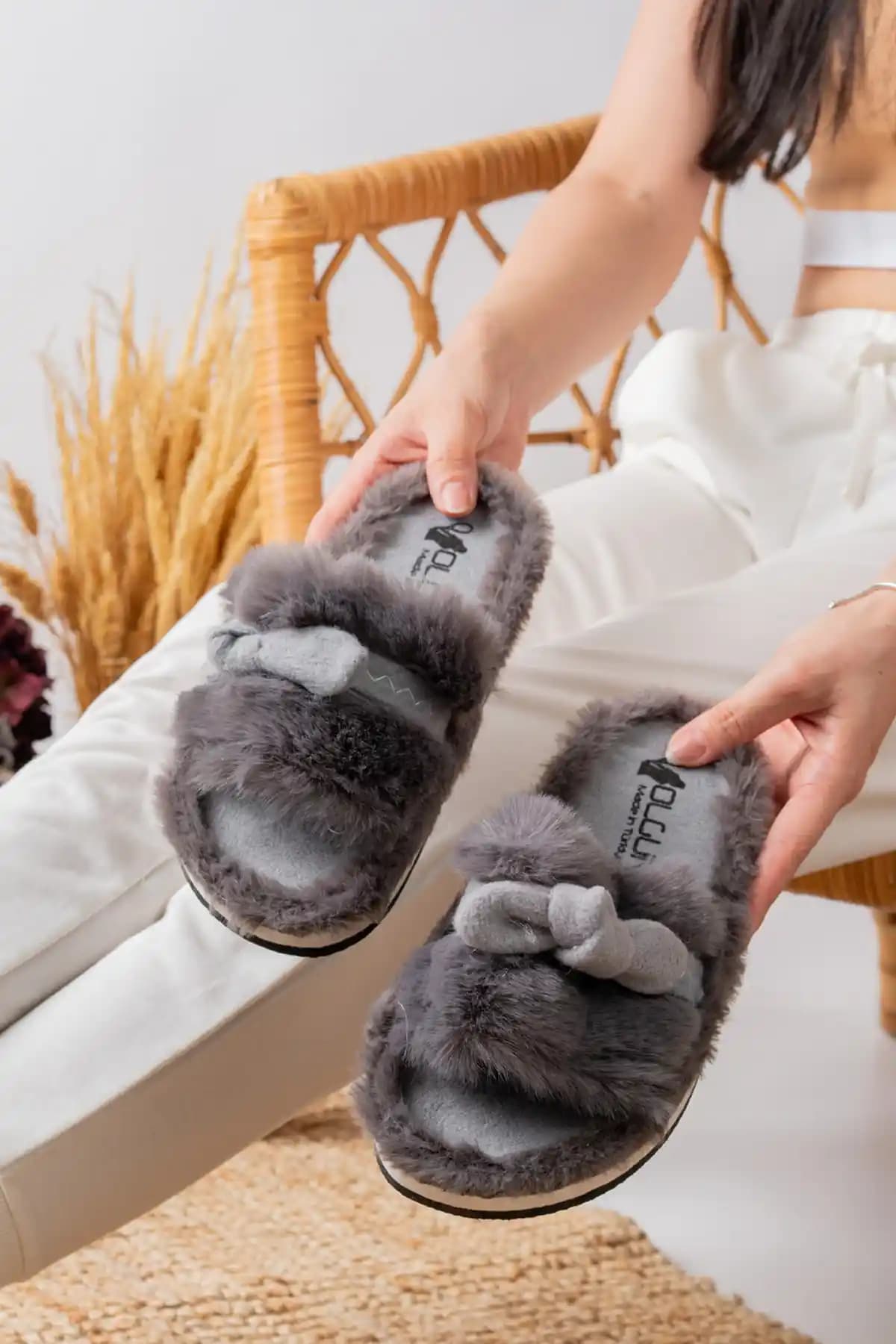 Peluş Ev Terliği Modelleri ve Seçim İpuçlarıyla Konfor ve Şıklık Sağlama