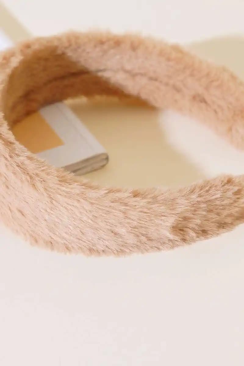 Peluş Taç Nedir ve Moda Dünyasında Nasıl Kullanılır Güncel Stil Rehberi