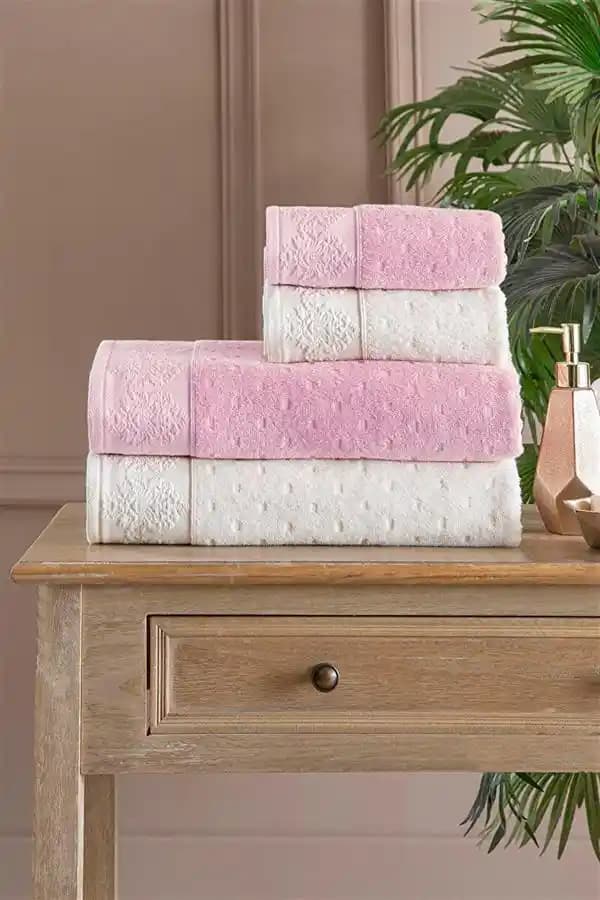 Pembe Krem Renkli Giyim ve Aksesuarlar: Zarif ve Şık Kombinasyonlar İçin Rehber