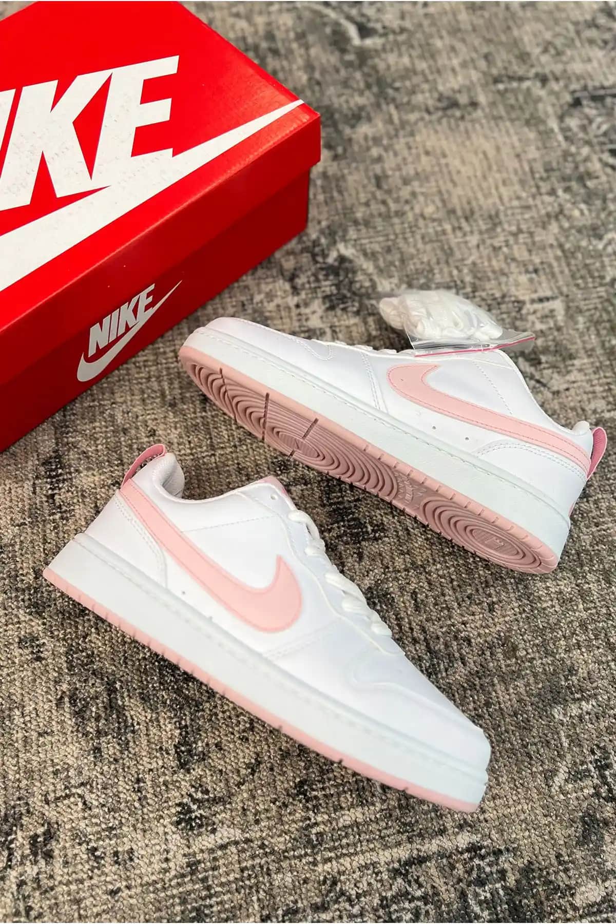 Pembe Nike Court Ayakkabılar ile Günlük Şıklığınızı Yükseltin ve Renk Katın