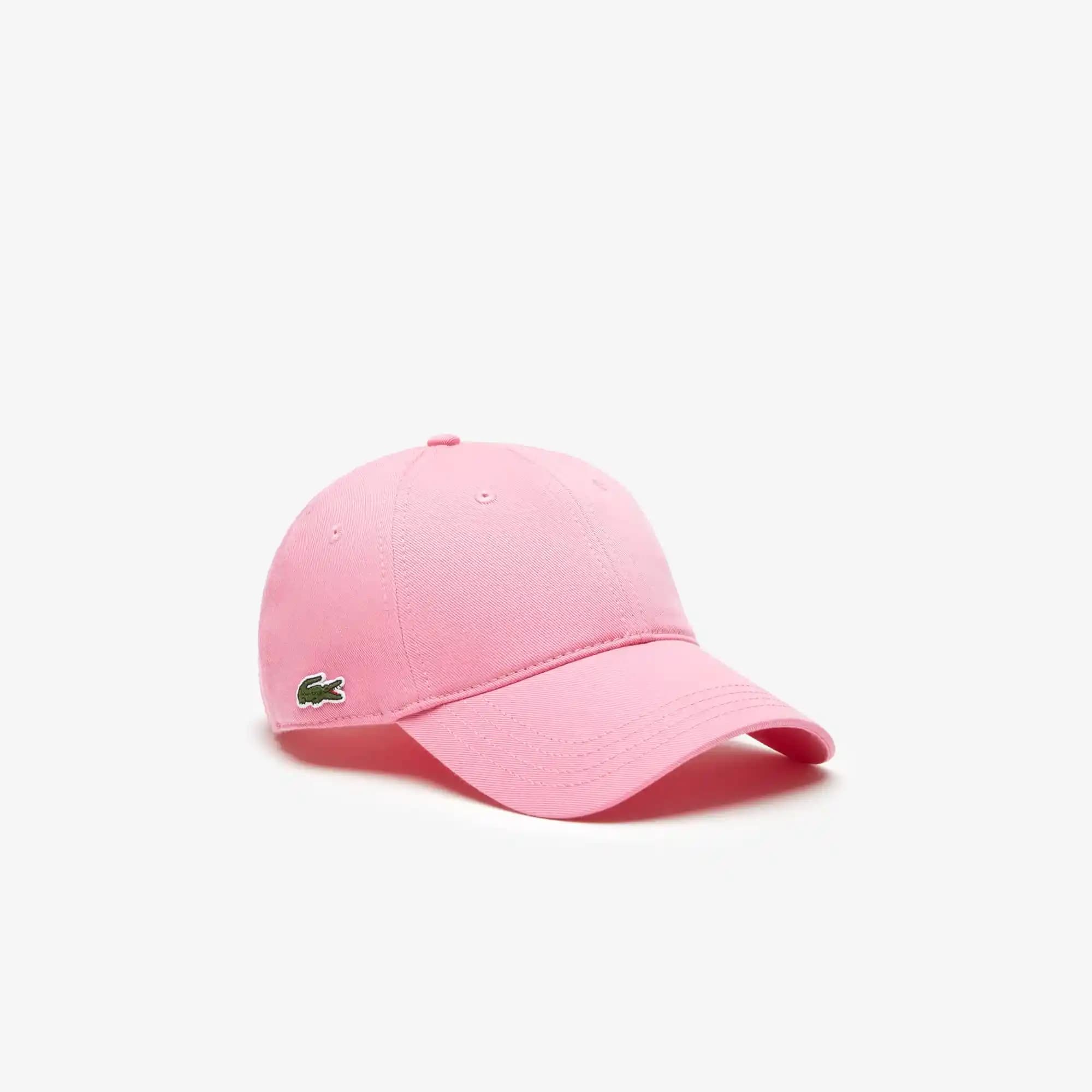 Pembe Şapka Modada Kendine Özgü Bir İfade Aracı Olarak Kullanımı ve Trendler