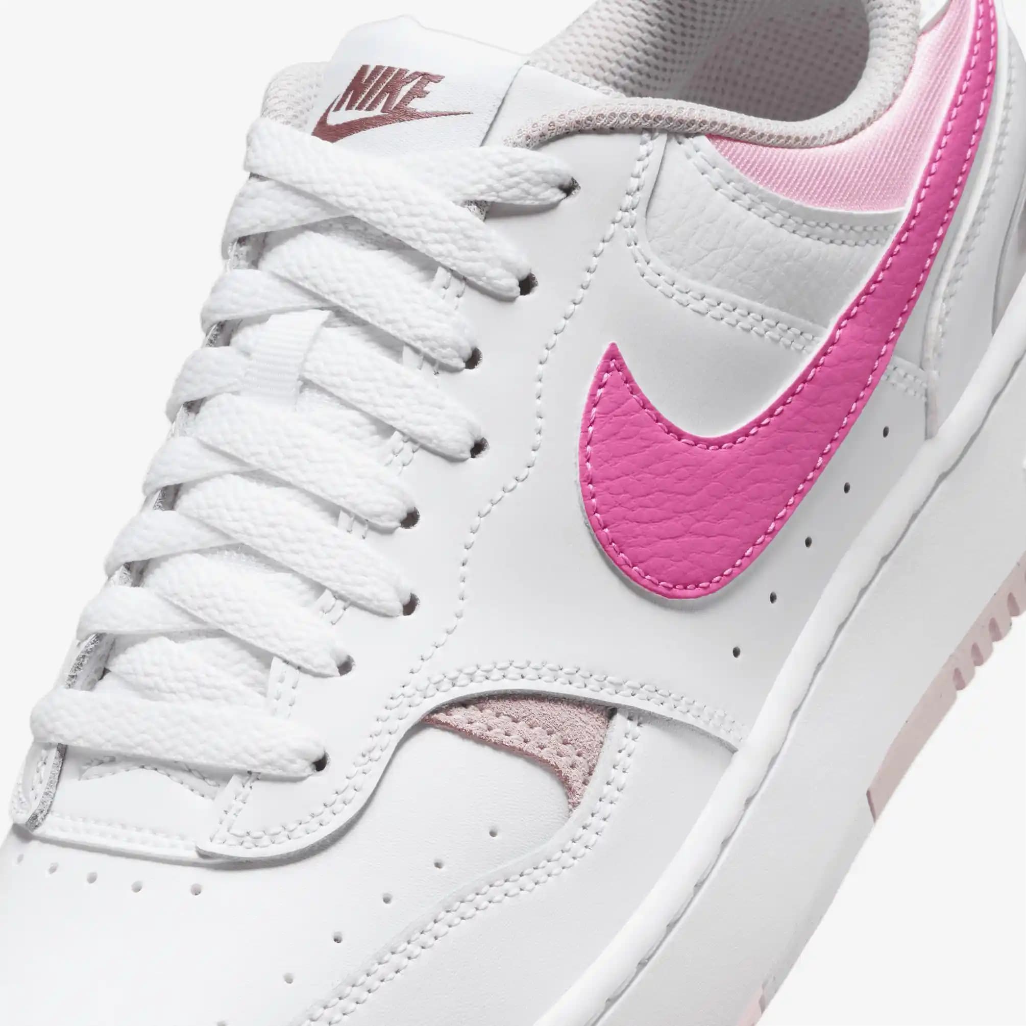 Pembe ve Beyaz Ayakkabılar: Moda ve Stil İçin Zarif Seçenekler ve Kombin İpuçları