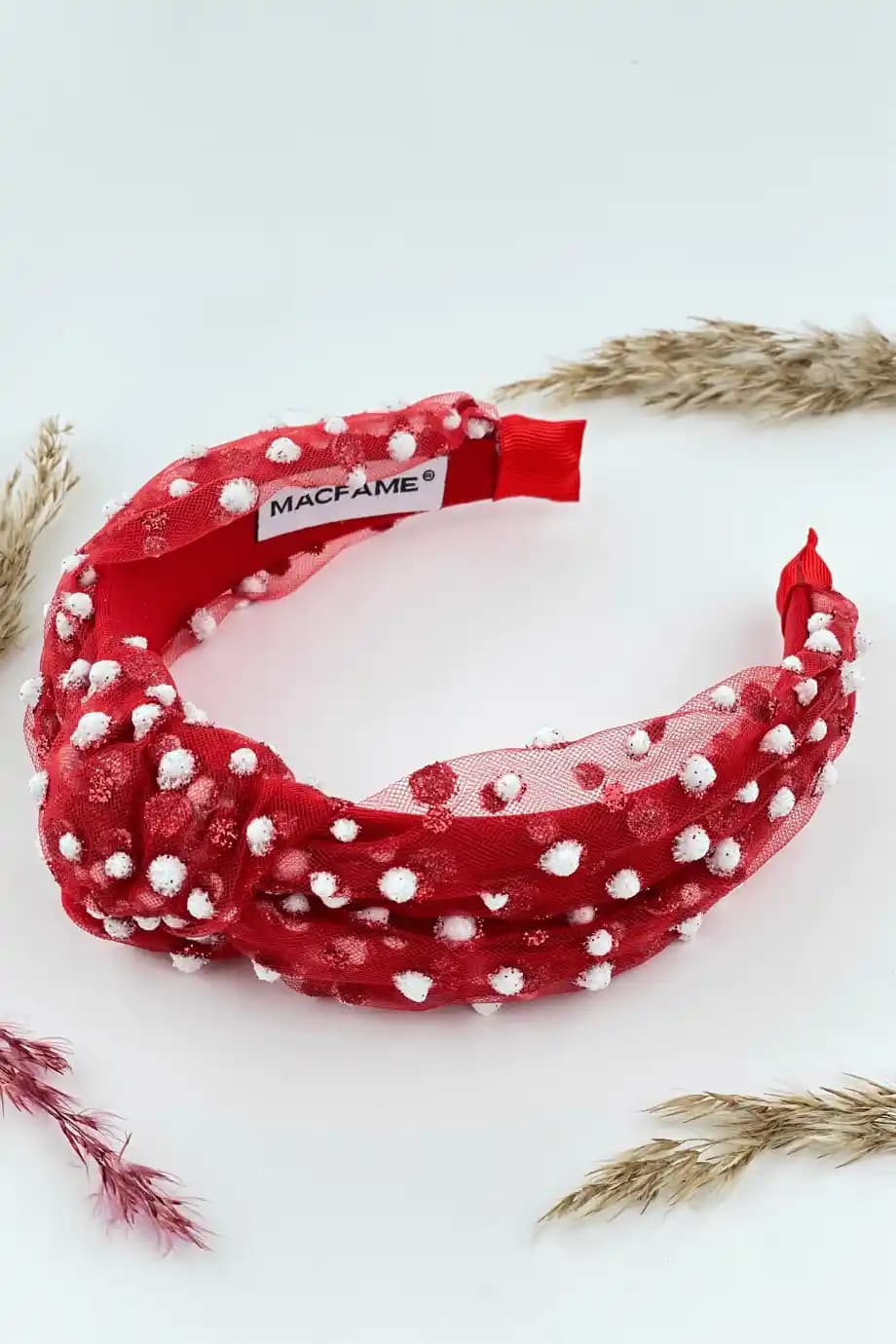 Ponponlu Taçlar: Moda ve Eğlencenin Renkli Detayı Güncel Trendler ve Stil İpuçları