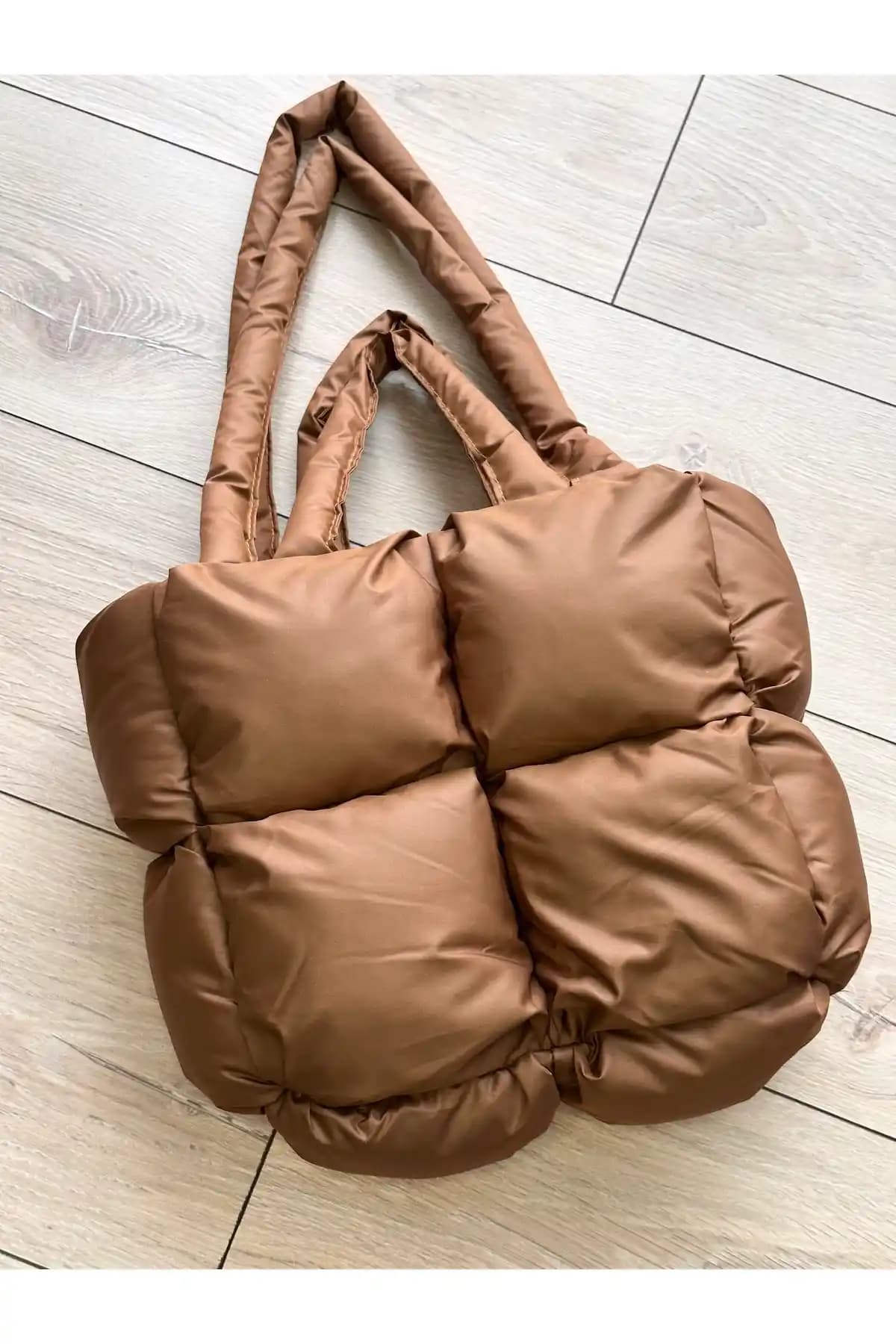 Puf Çanta Nedir ve Günümüz Moda Trendlerinde Nasıl Kullanılır