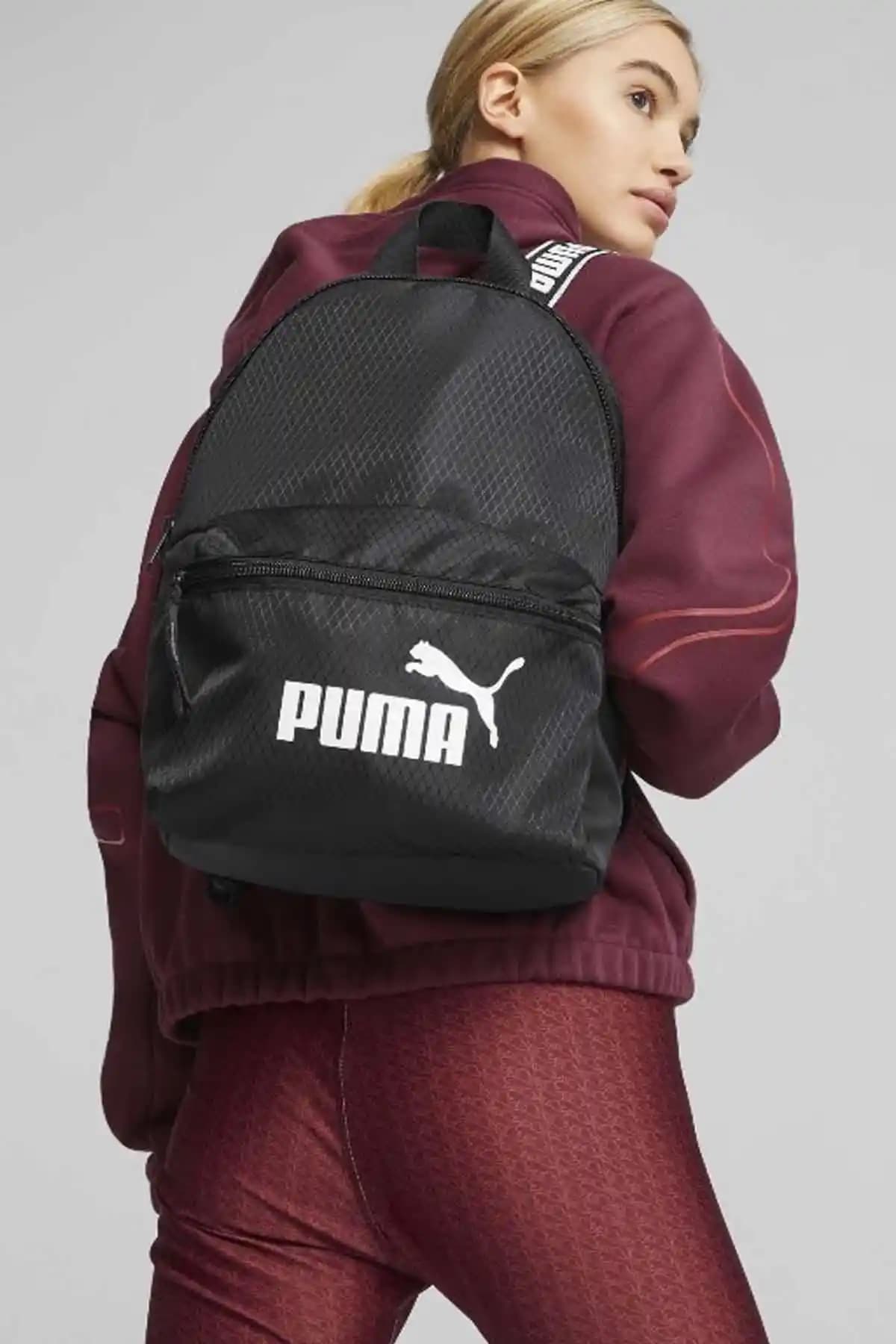 Puma Mini Sırt Çantası: Günlük Şıklık ve Fonksiyonelliği Bir Arada Sunan Modern Tasarım